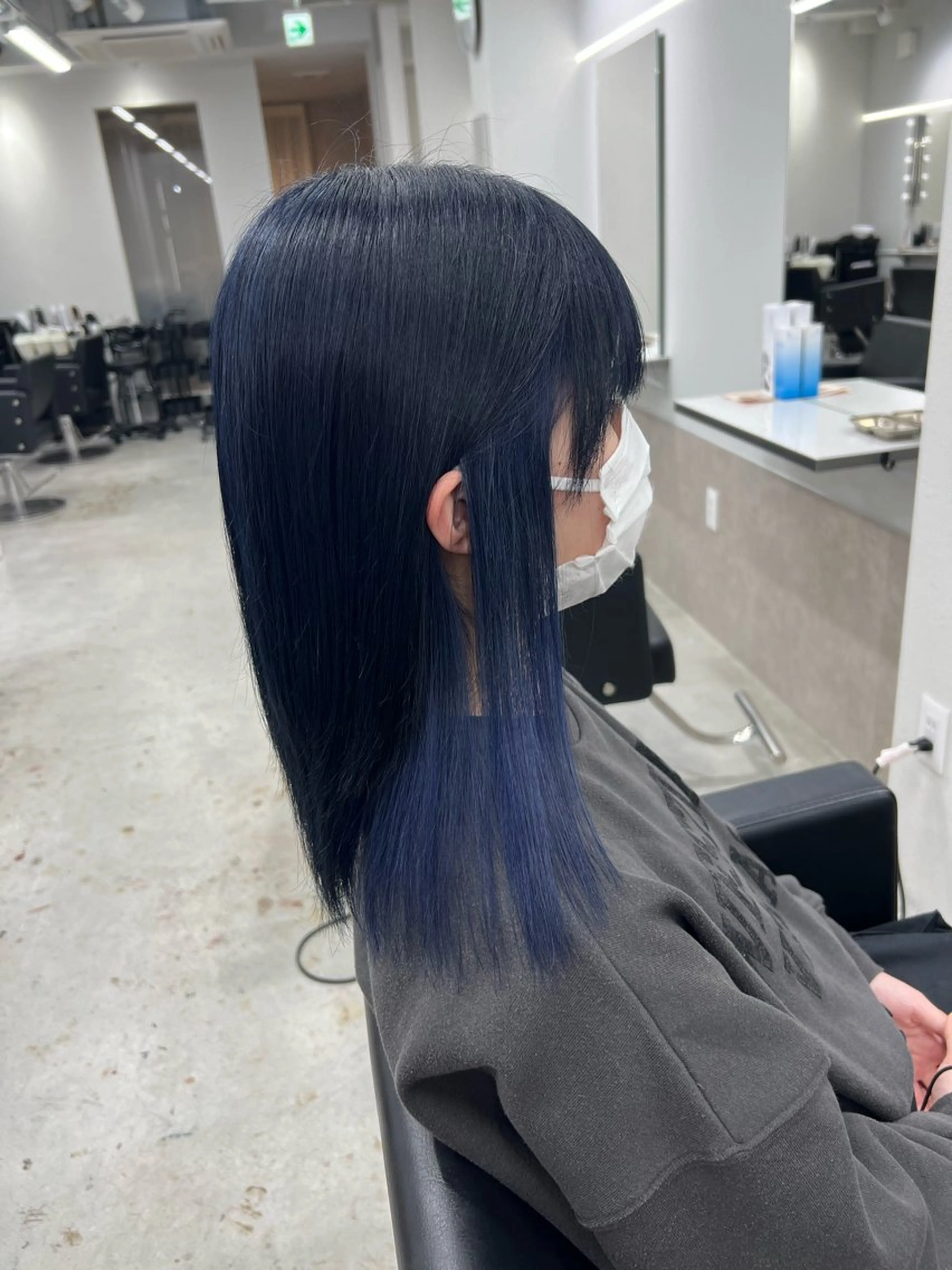 セミロング ヘアカラー maya レイヤーカットのヘアスタイル