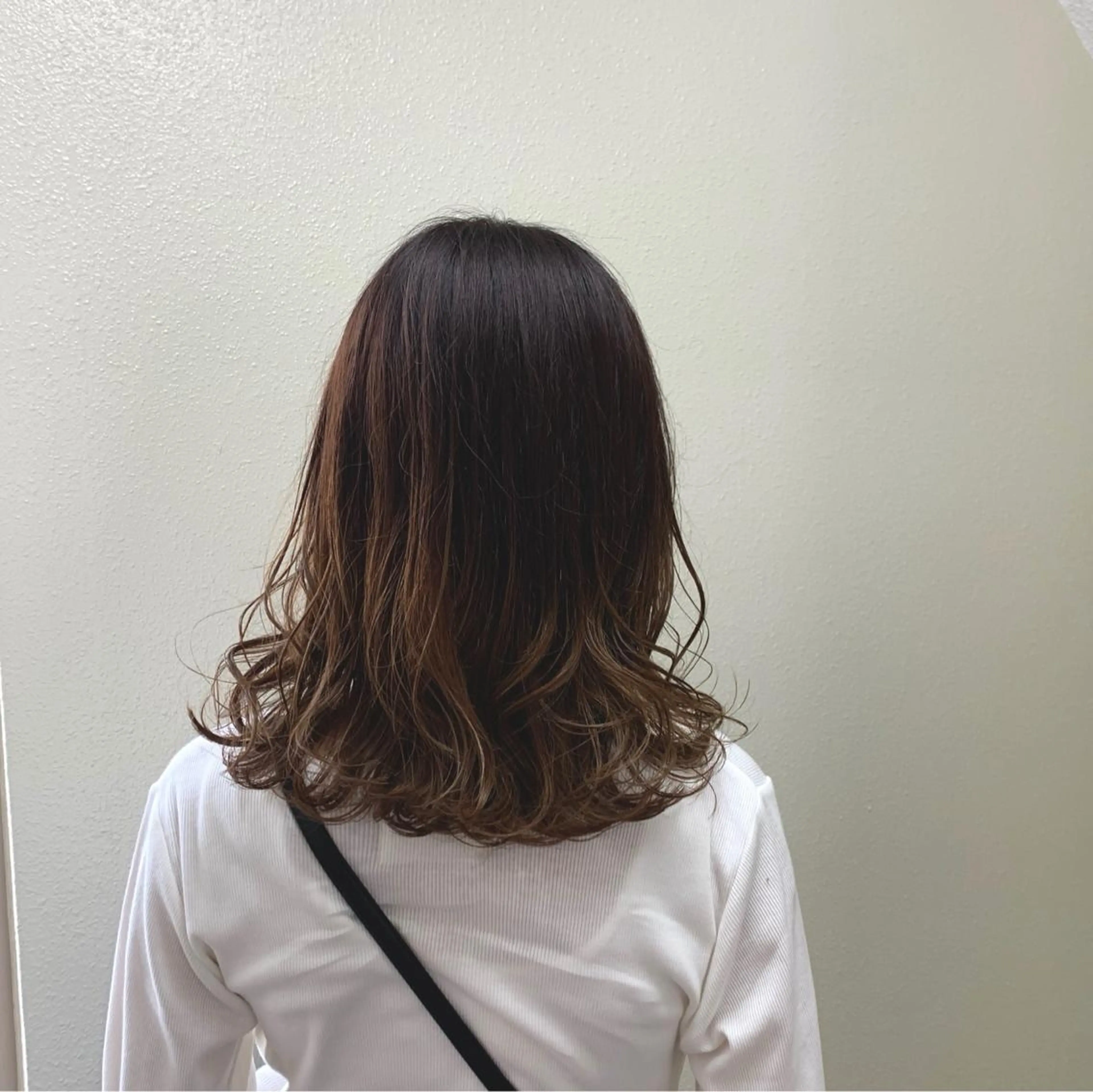 ミディアム カラー ヘアアレンジ 切りっぱなしヘアボブ ミディアムヘアRYOのヘアスタイル