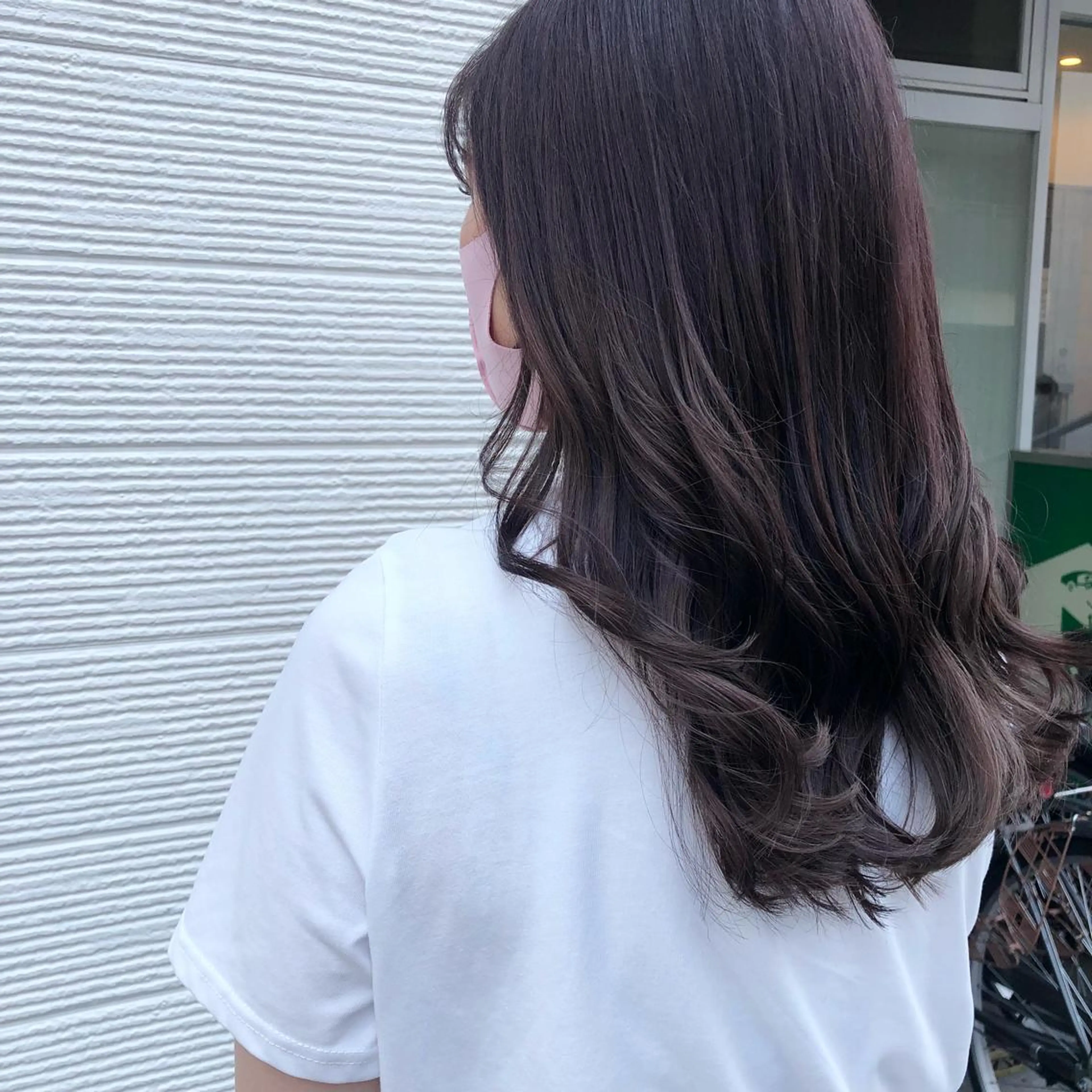 セミロング カラー ブリーチ ラベンダーカラー ，comma momoka🪄のヘアスタイル