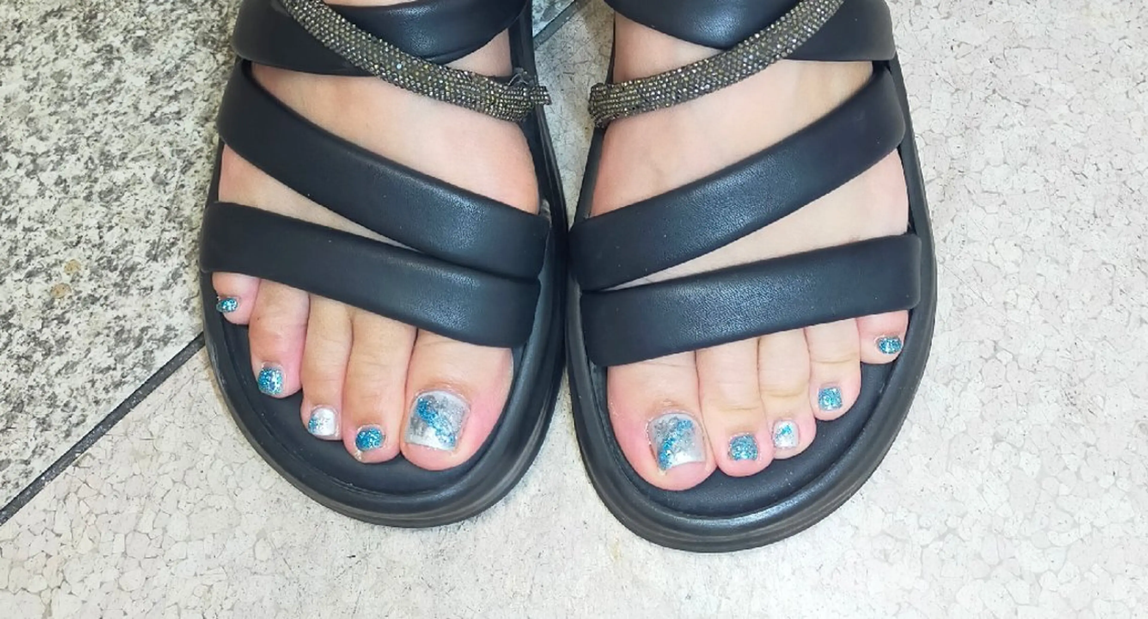 ネイル フットネイル ニュアンスネイル 夏ネイル maruyasu. yのネイルデザイン