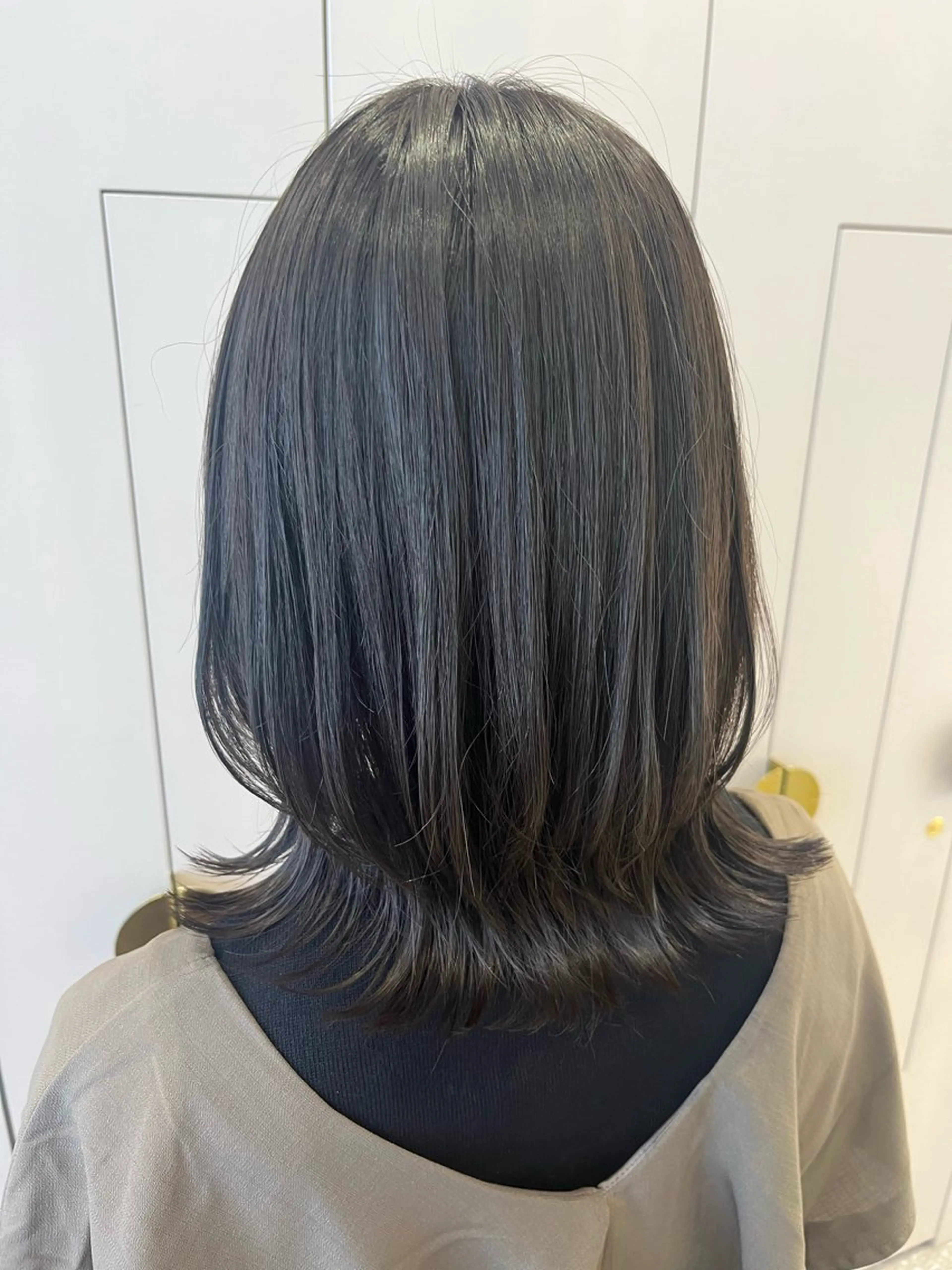 ミディアム カラー 比嘉 黎花のヘアスタイル