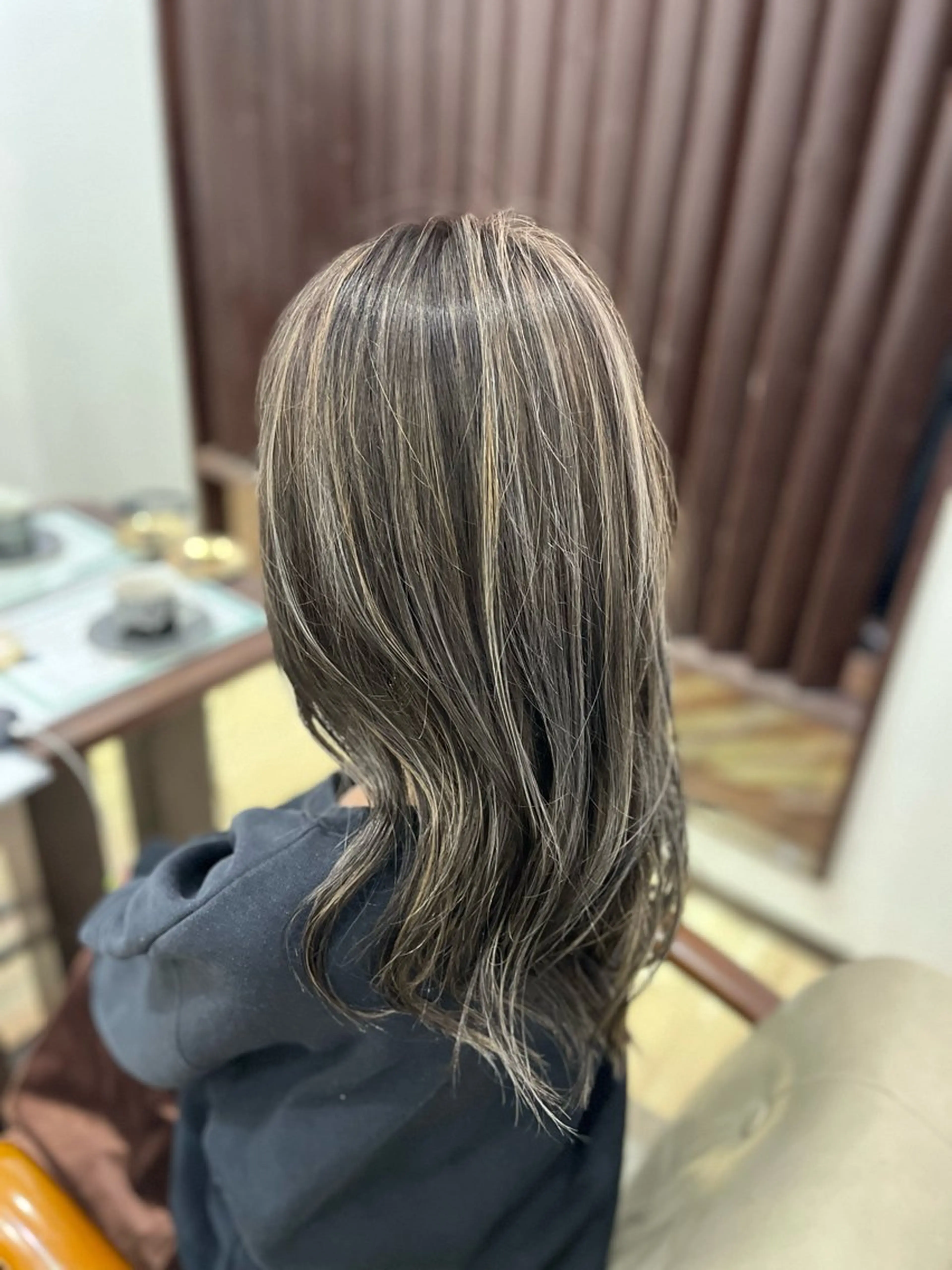 セミロング カラー ハイライトカラー ハイライト 亀井 慎太郎のヘアスタイル