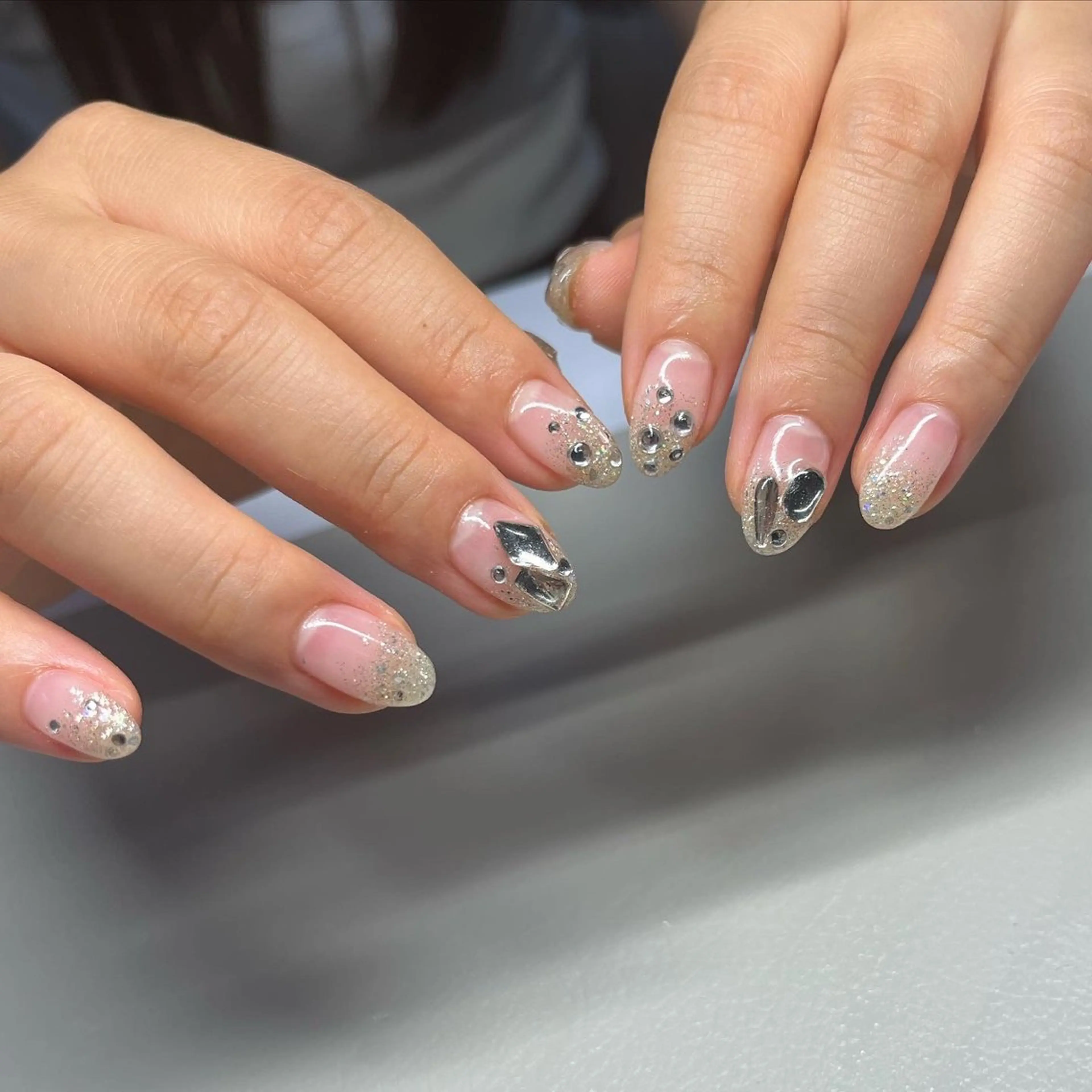 ネイル グラデーション ラメ(グリッター) ラメグラデーション ストーンネイル 587nail *のネイルデザイン