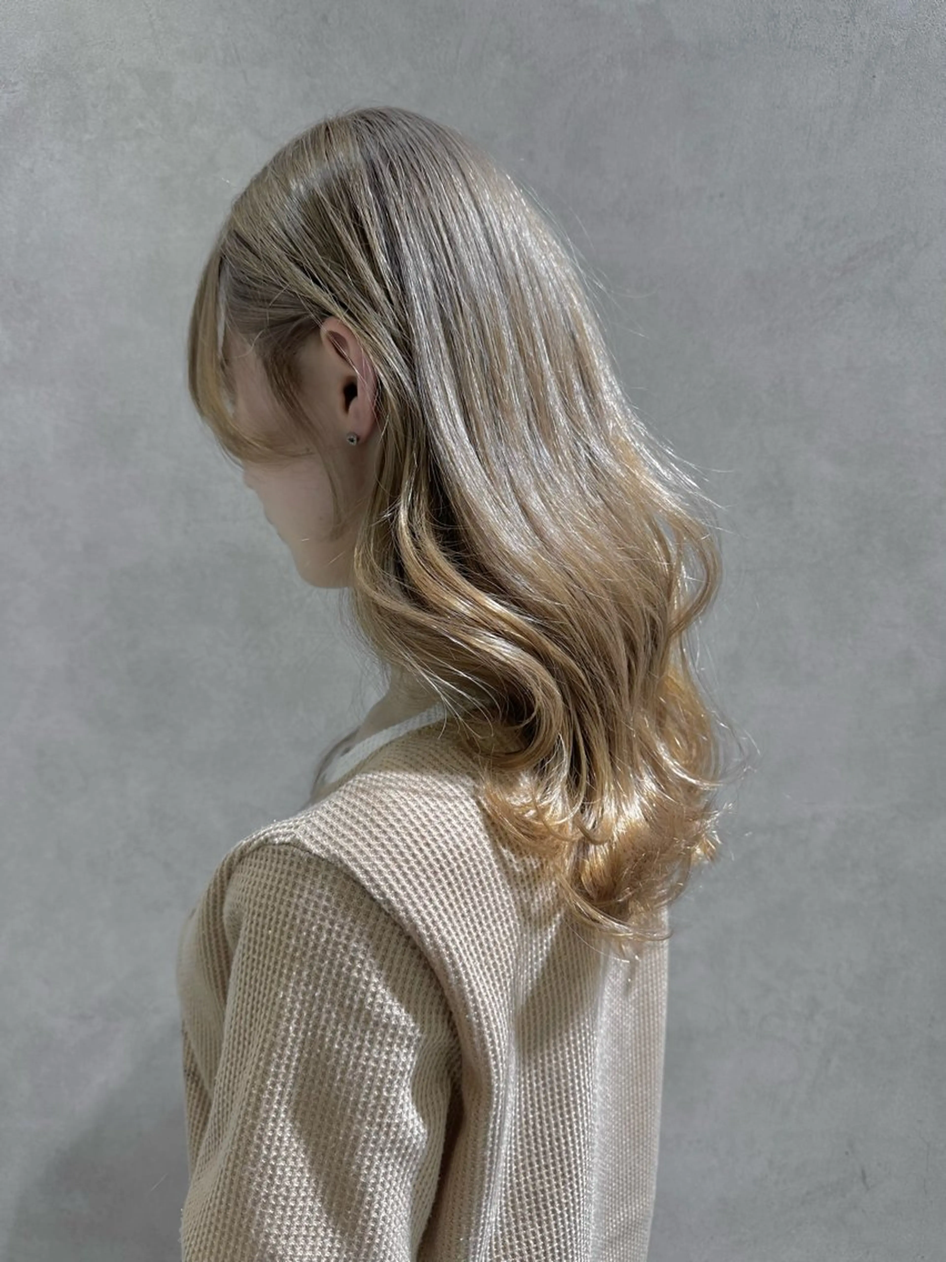 ロング カラー ベージュカラー ヘアカラー トリートメント 韓国系/ウルフ/ ブリーチ/常角友野のヘアスタイル