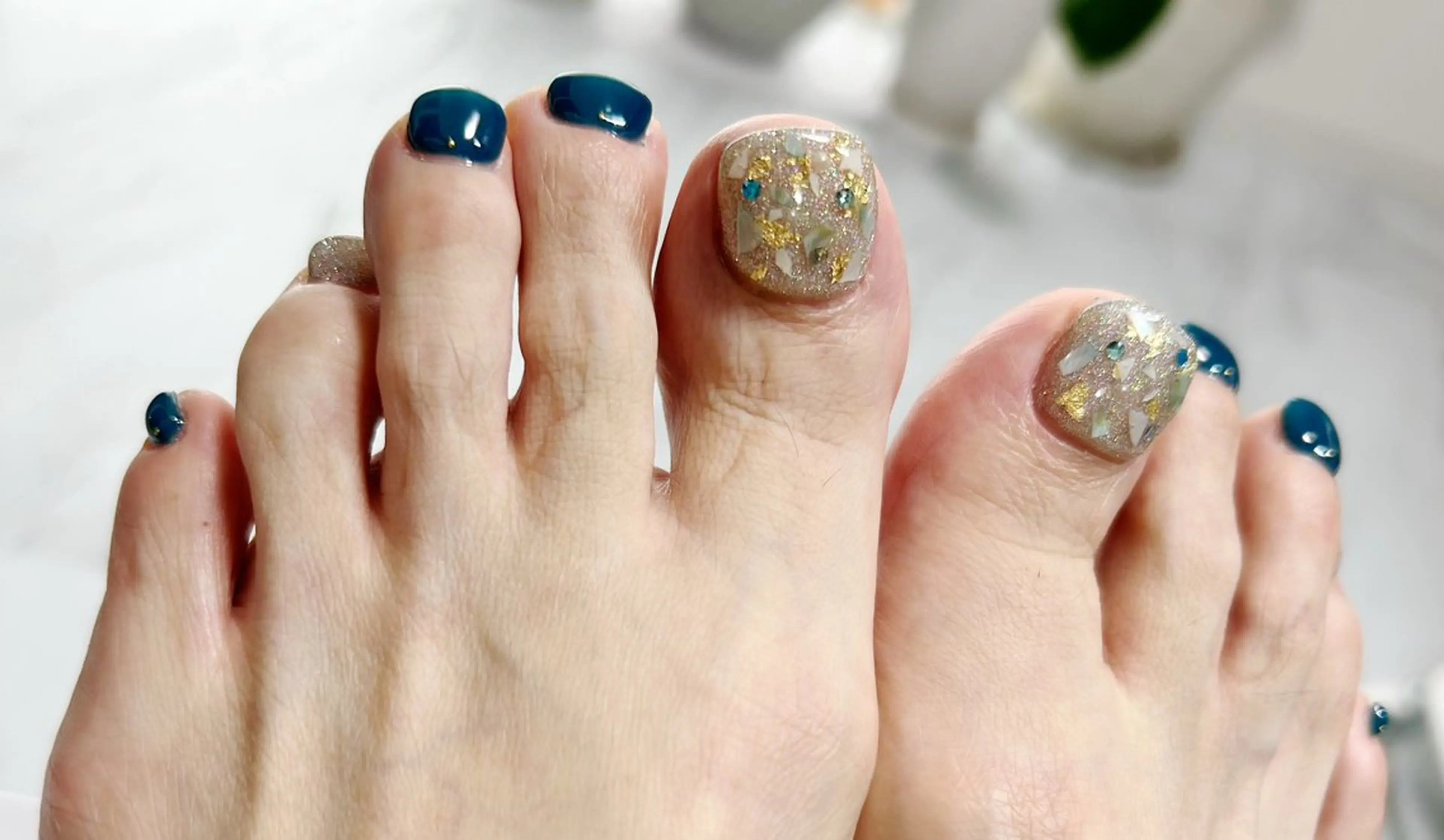 ネイル アートネイル オーロラネイル カジュアル フラッシュネイル フットネイル フットネイル Nanala. LUNAのネイルデザイン