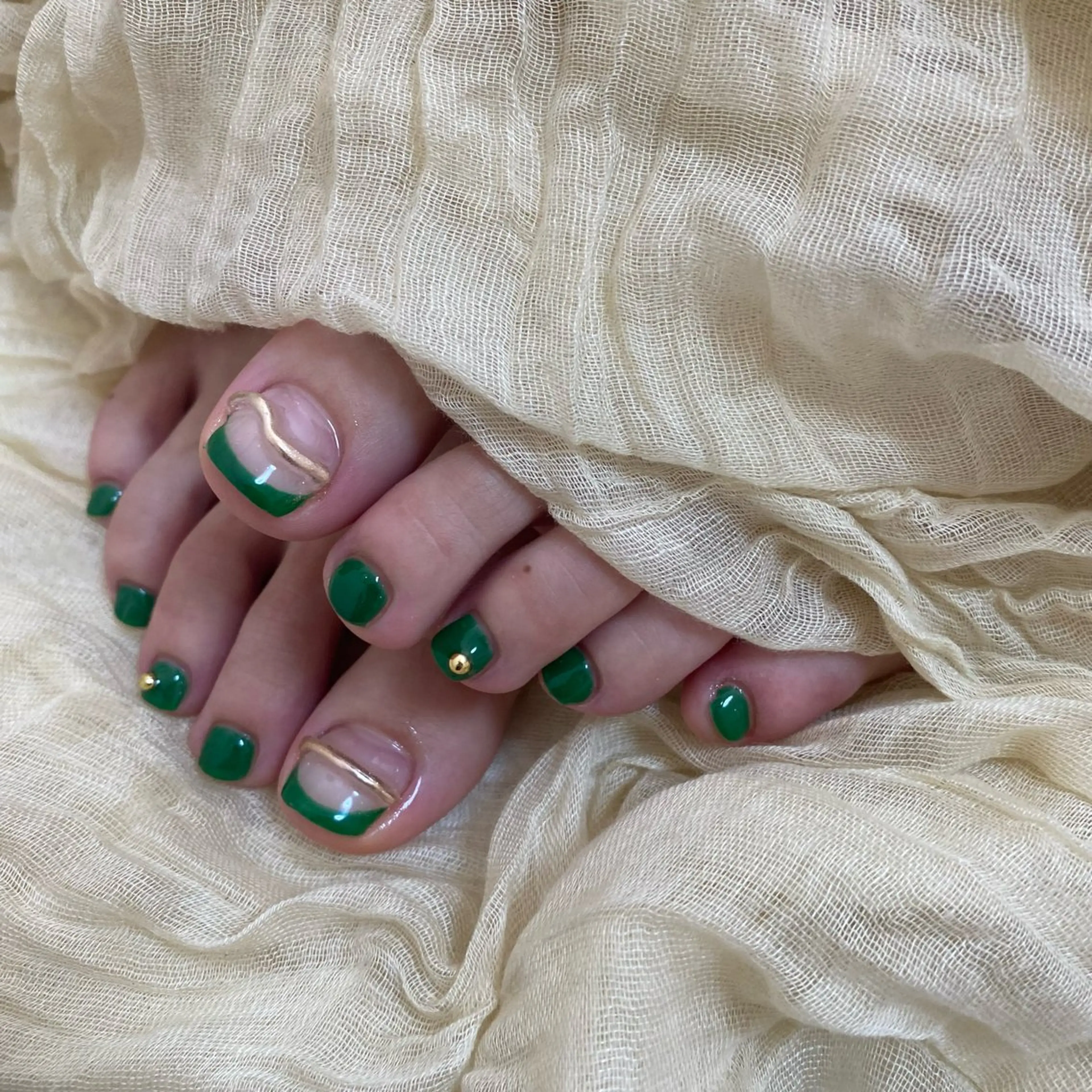 ネイル フットネイル フレンチネイル グリーン nailsalon - Tino -のネイルデザイン