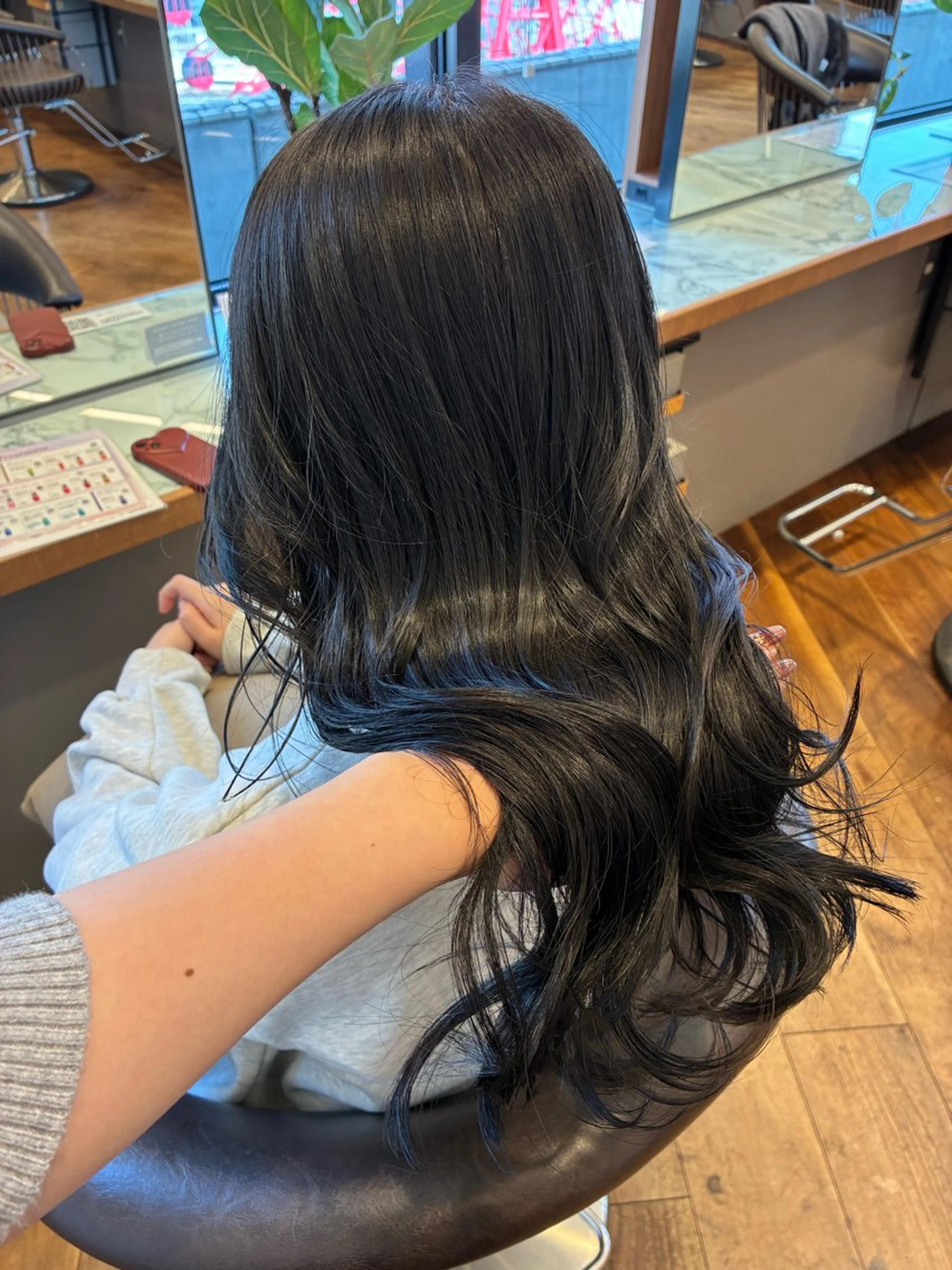 ロング カラー 山本 睦のヘアスタイル