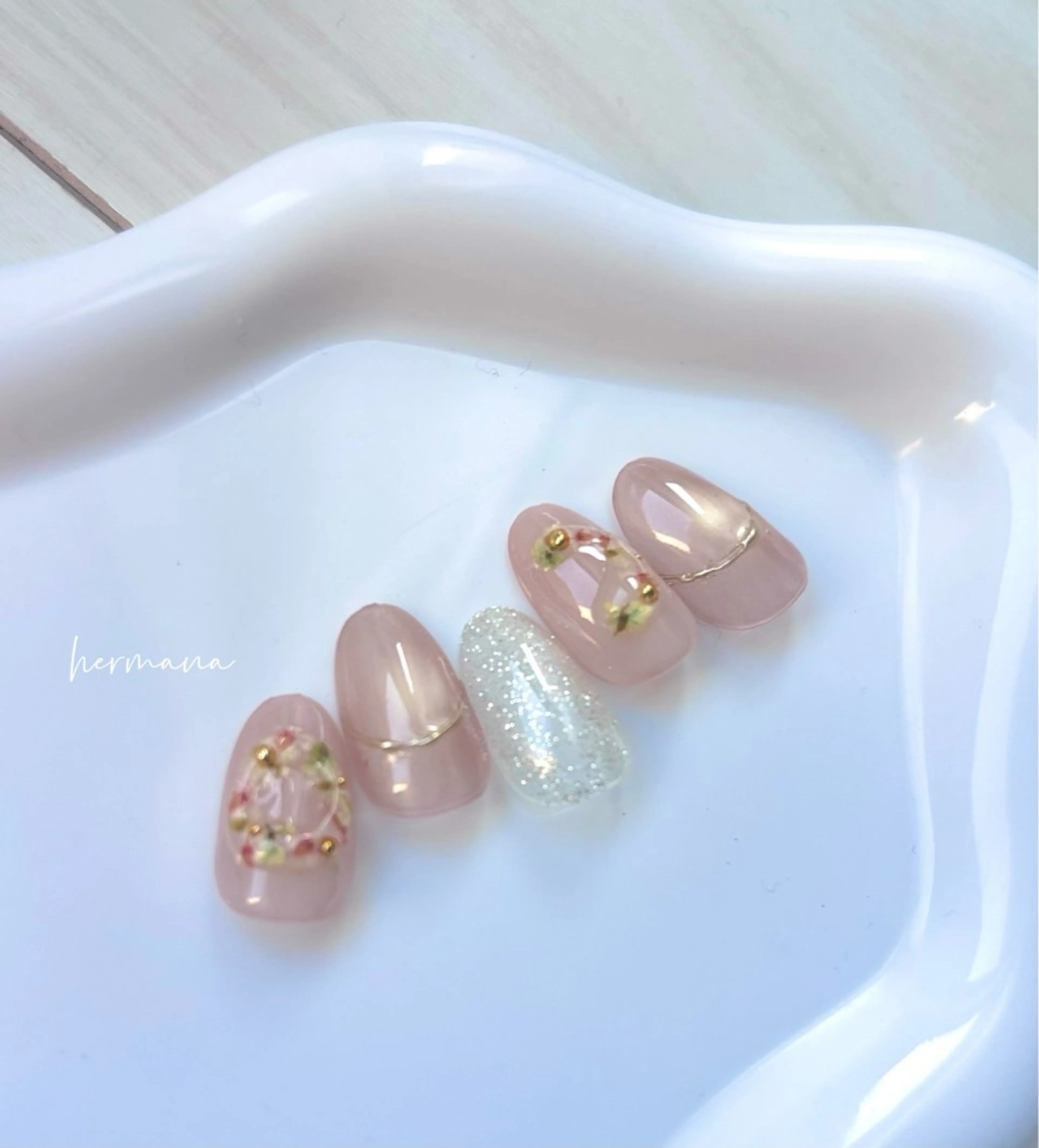 ネイル フラワーネイル ぷっくりネイル ハンドネイル 伊藤 菜緒のネイルデザイン