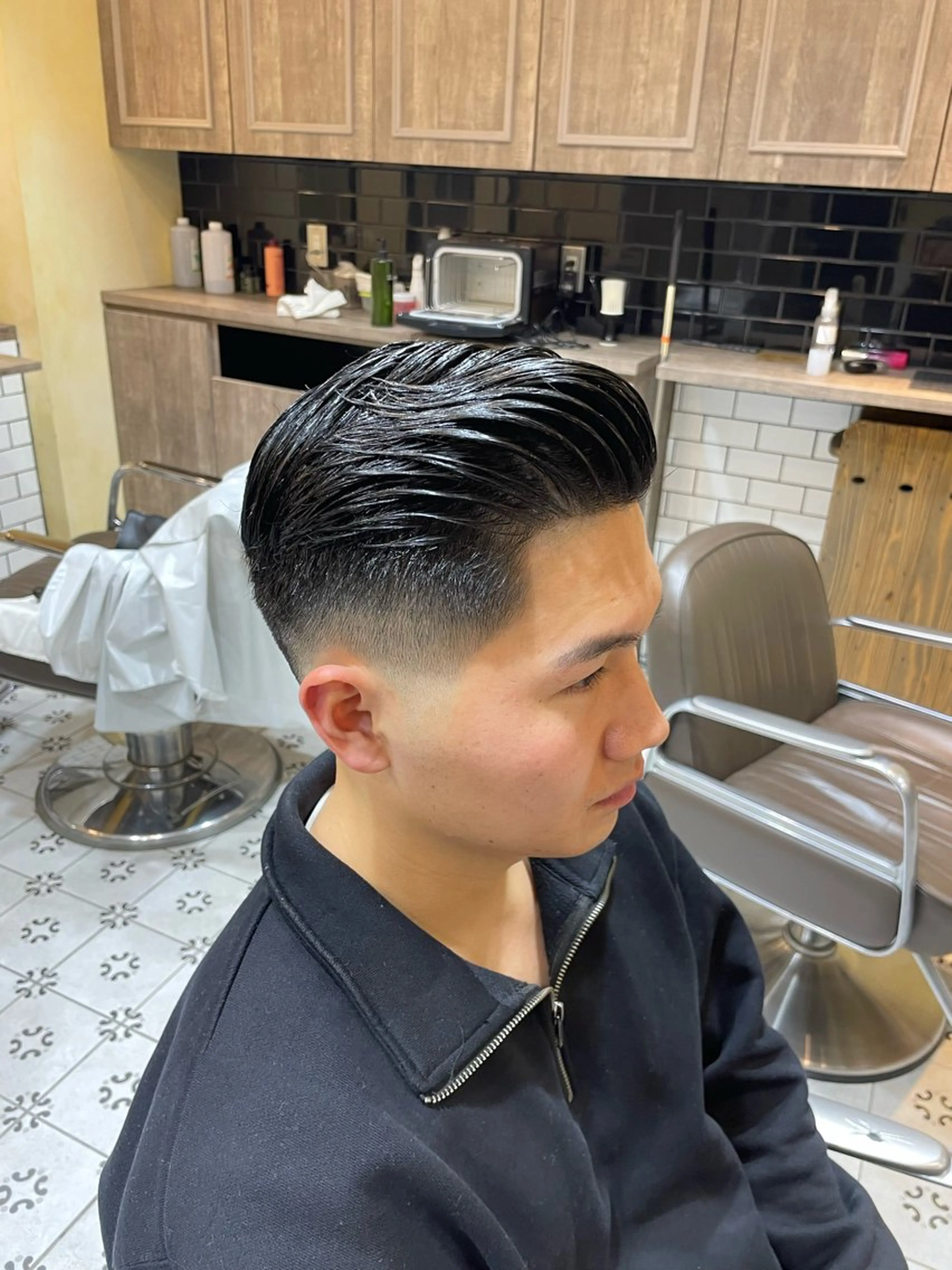 フェードカット（サイドパート）の写真