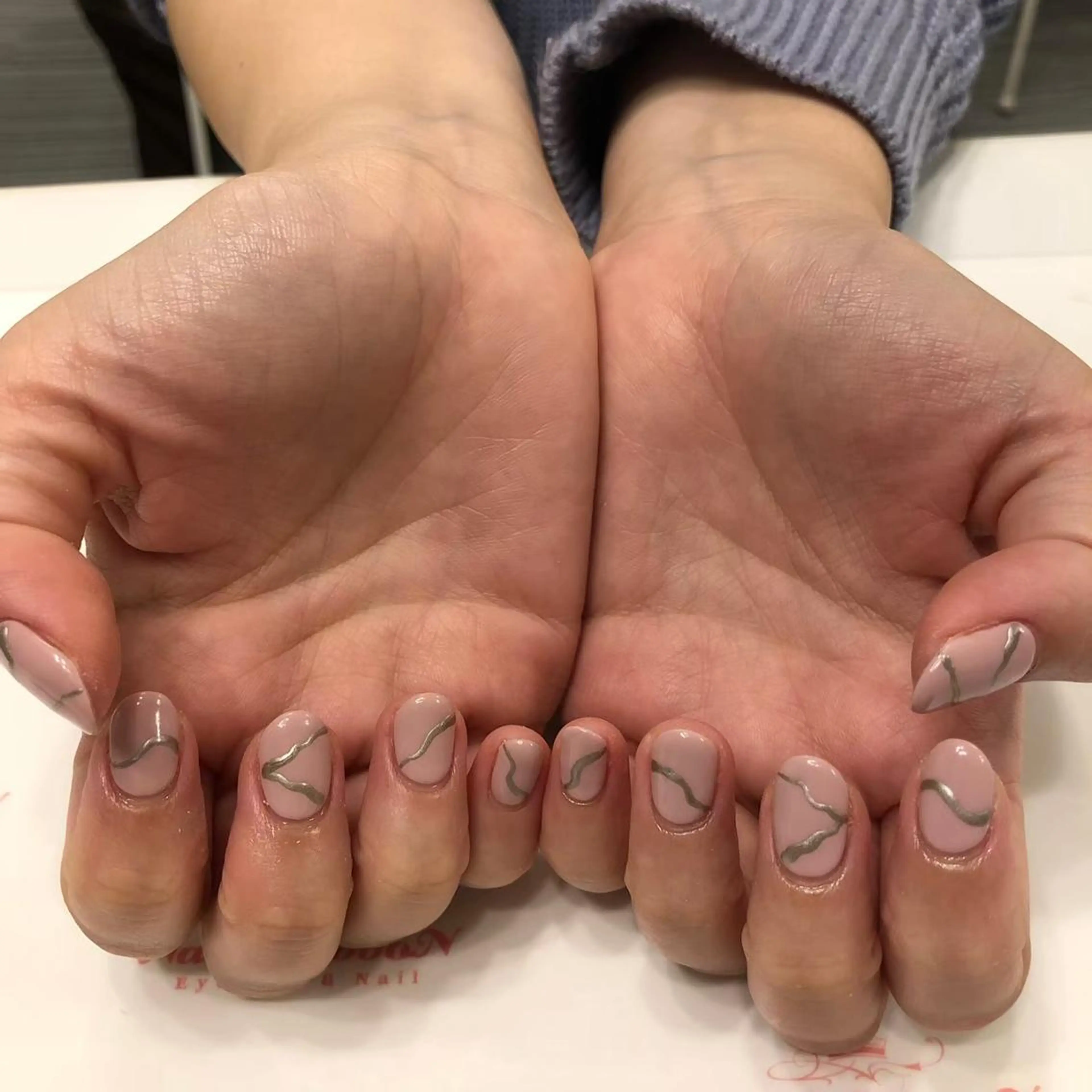 ネイル ネイルリボン 受付スタッフのネイルデザイン