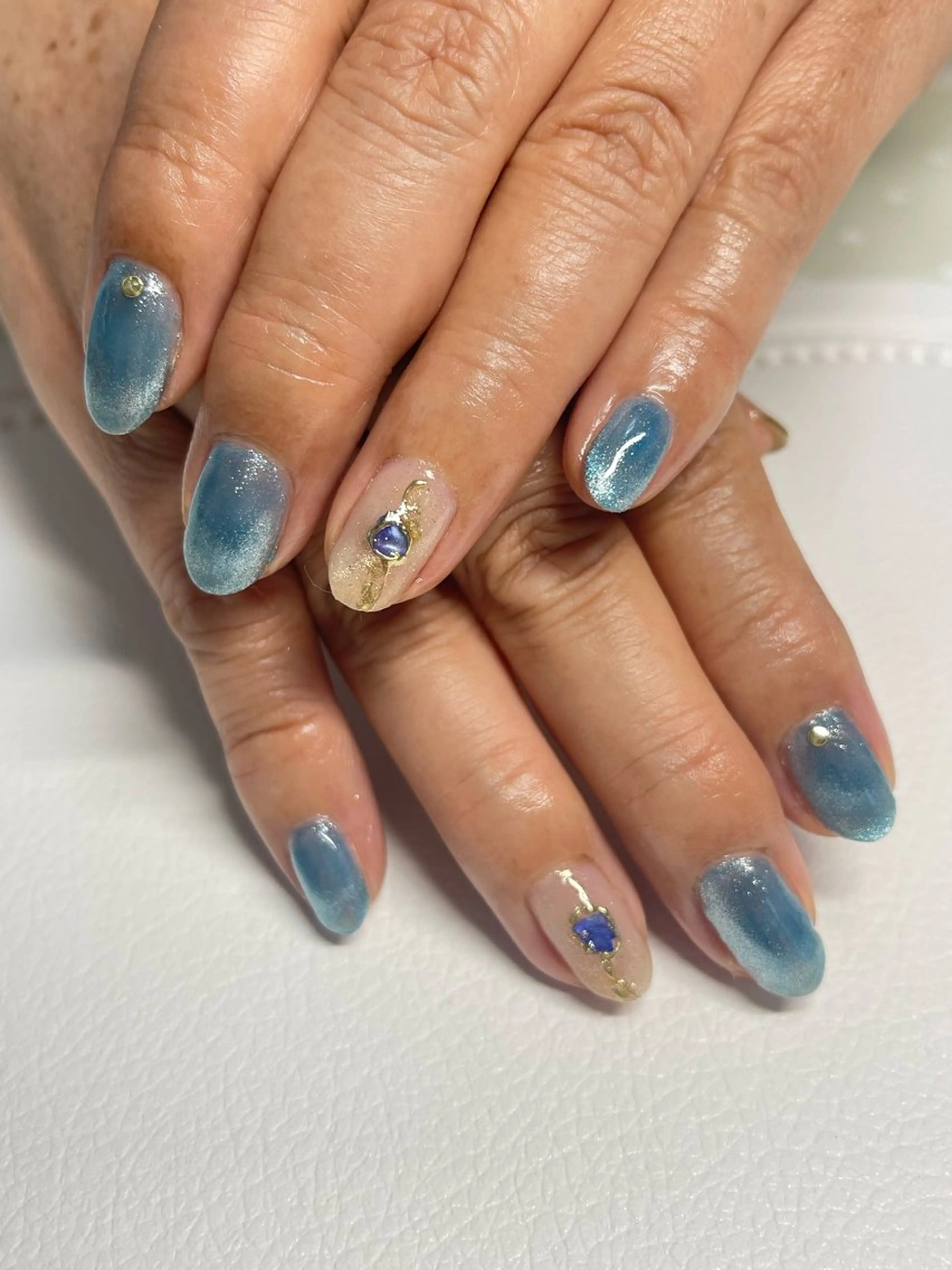 ネイル アートネイル ブルー ゴールド キラキラネイル マグネットネイル Flora nailのネイルデザイン