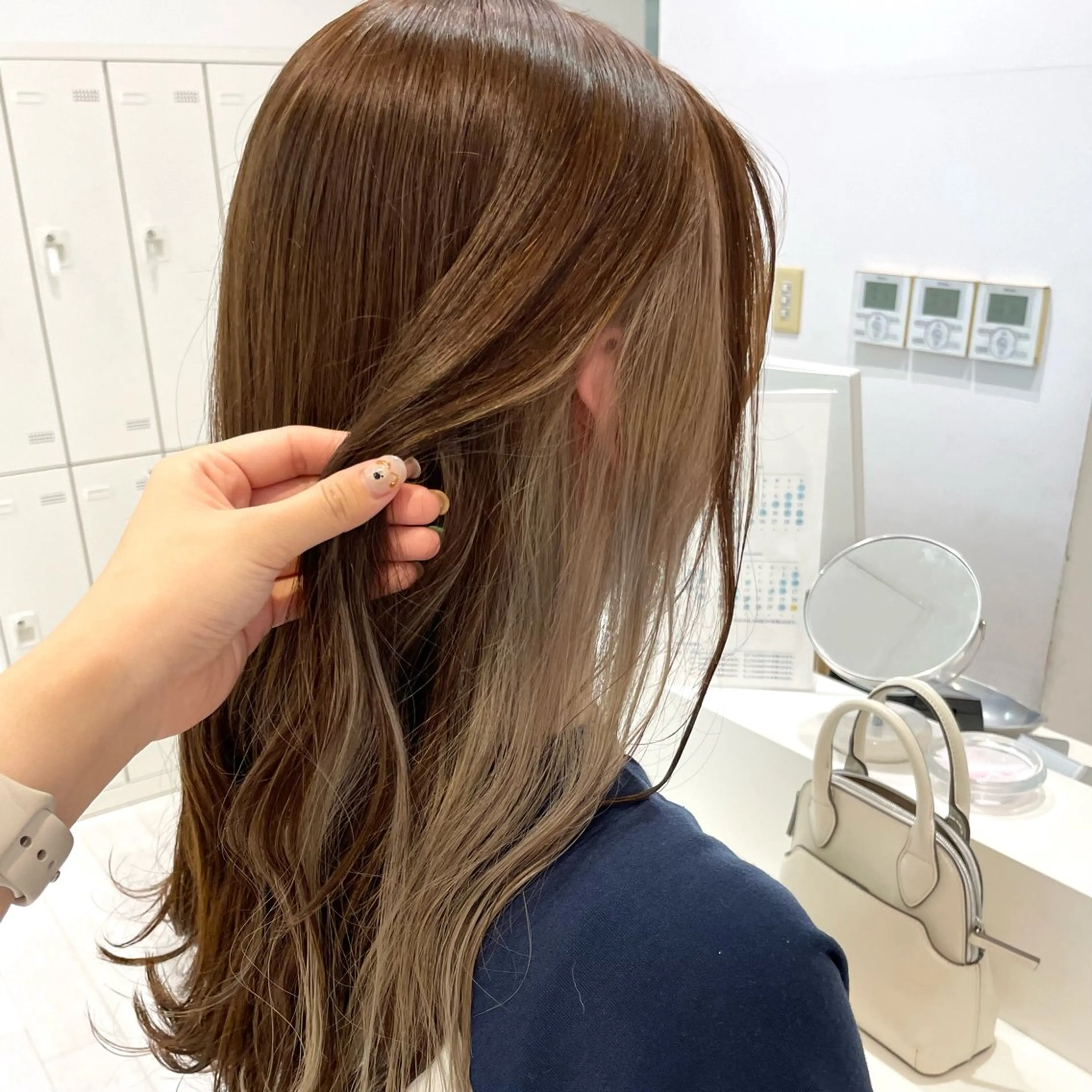 ロング カラー ベージュカラー インナーカラー シルバー ParveMix いしいまお🌼のヘアスタイル