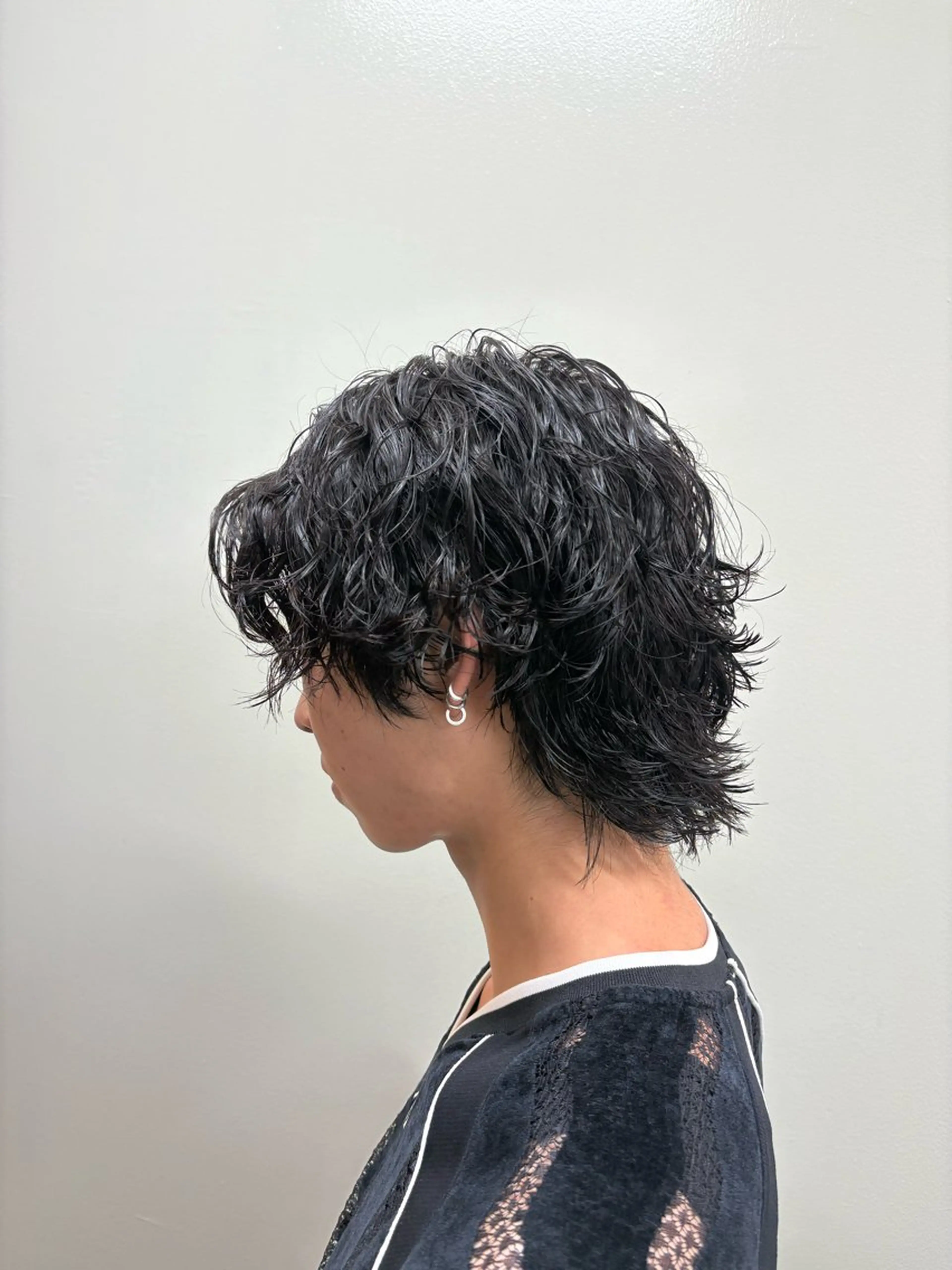 ショート パーマ メンズ センターパート メンズパーマ メンズウルフカット ウルフカット カット パーマ 韓国メンズヘア/ 毛流れヘア　須田龍世のヘアスタイル