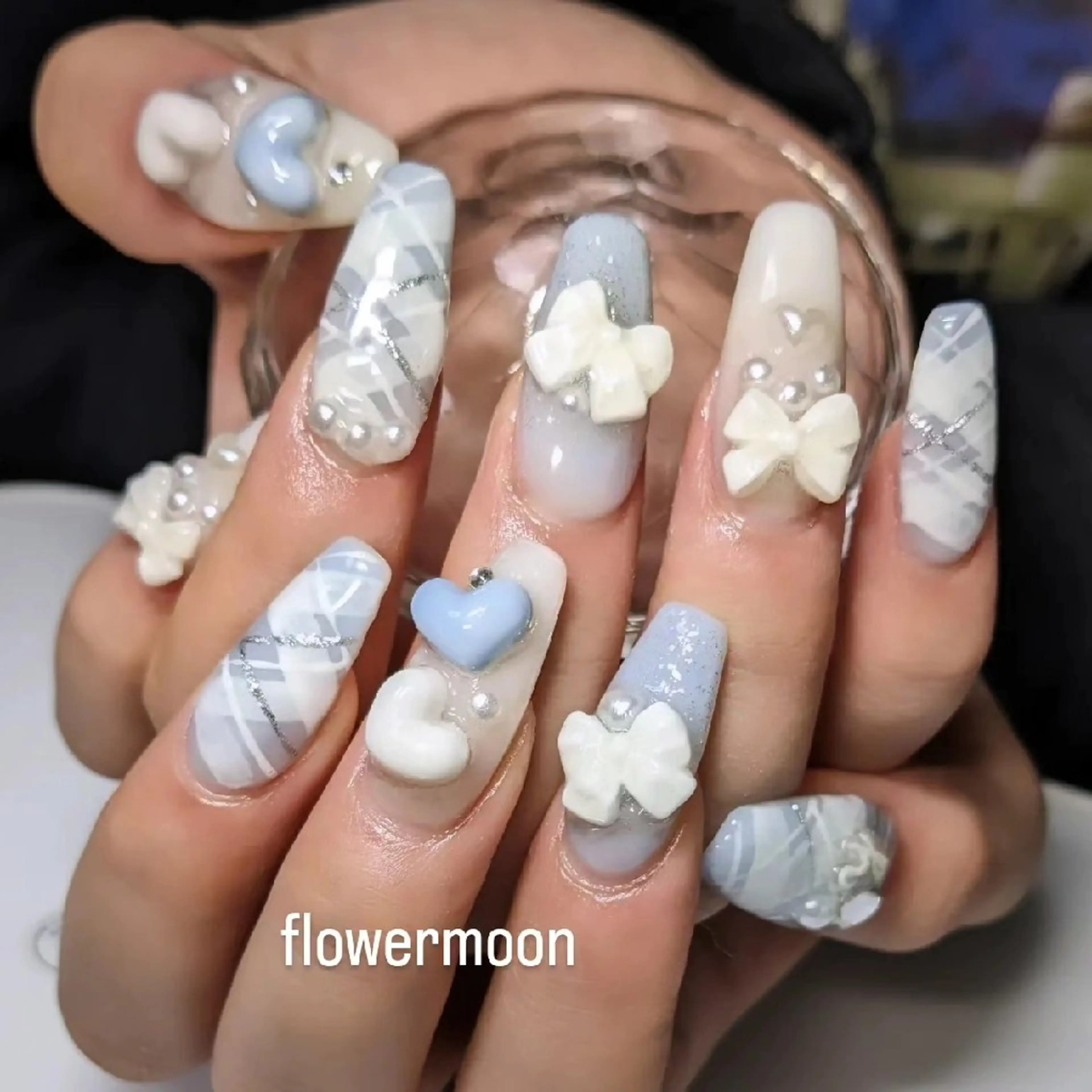 ネイル フレンチネイル フラワー ムーンのネイルデザイン