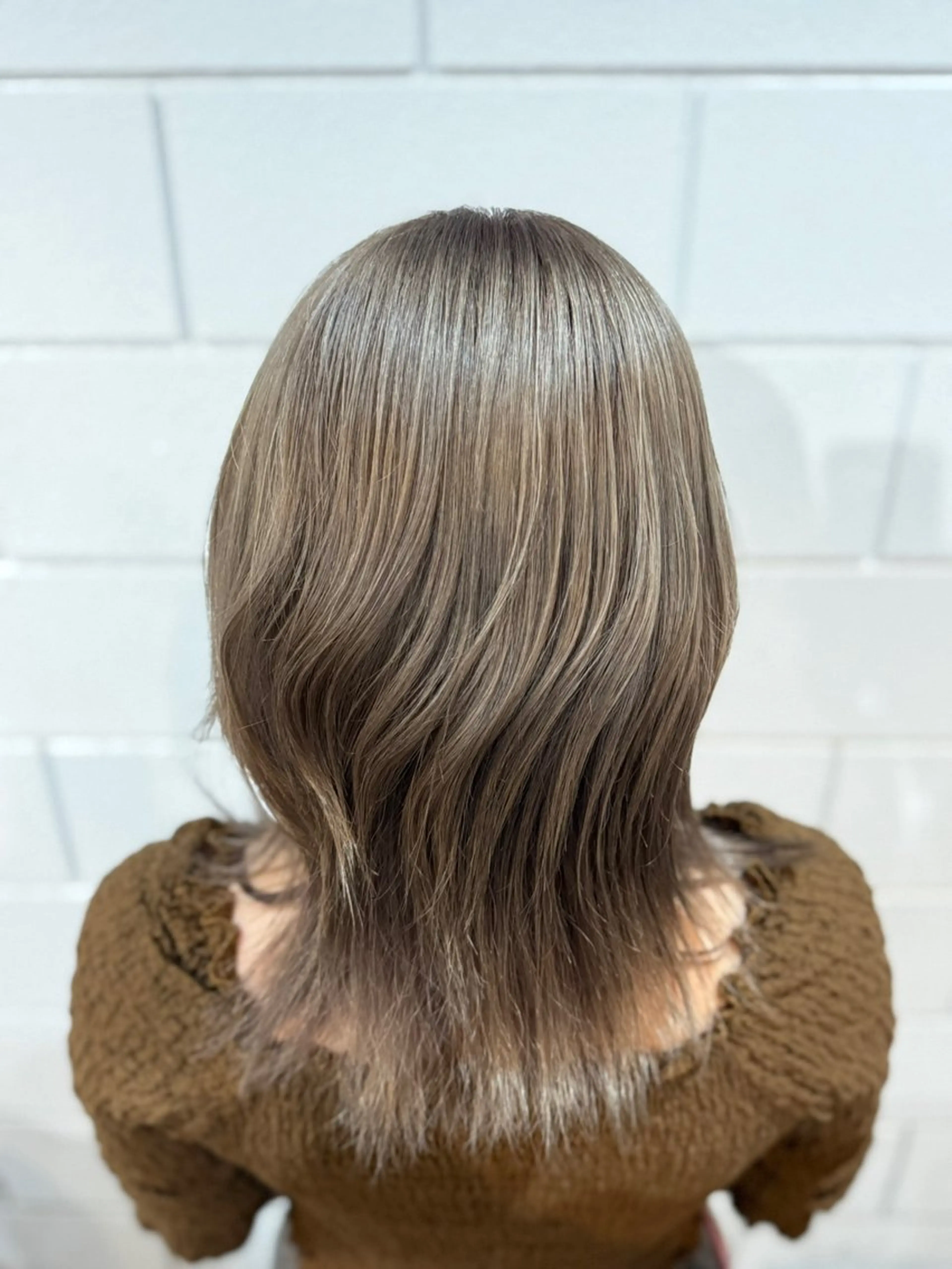 ミディアム カット ヘアカラー 透け感/ハイトーン/ レイヤー/小山田のヘアスタイル