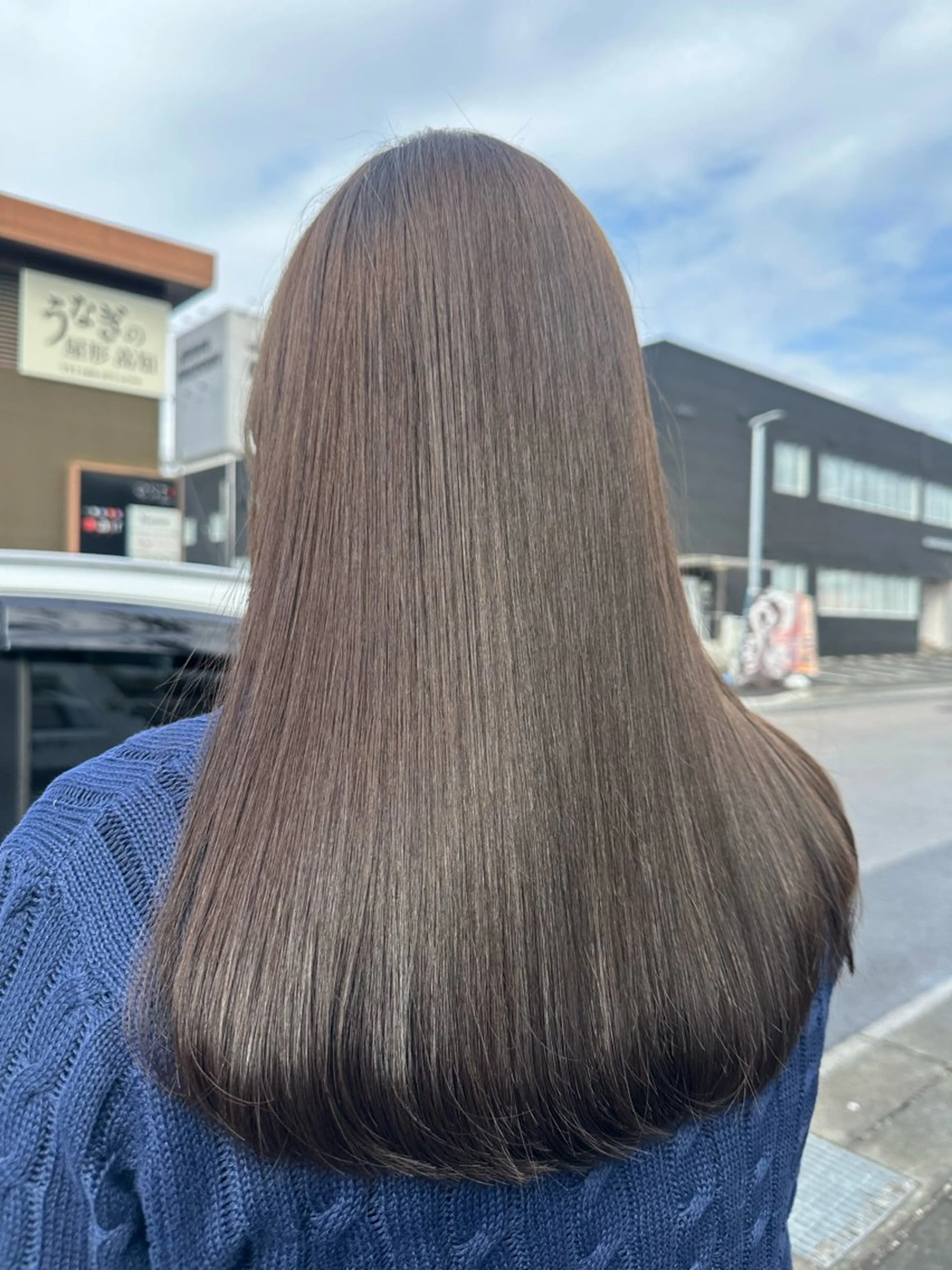 ロング カラー ベージュカラー オリーブベージュ カット 縮毛矯正 トリートメント la vie BEAUTE est所属・川上 美砂のヘアスタイル