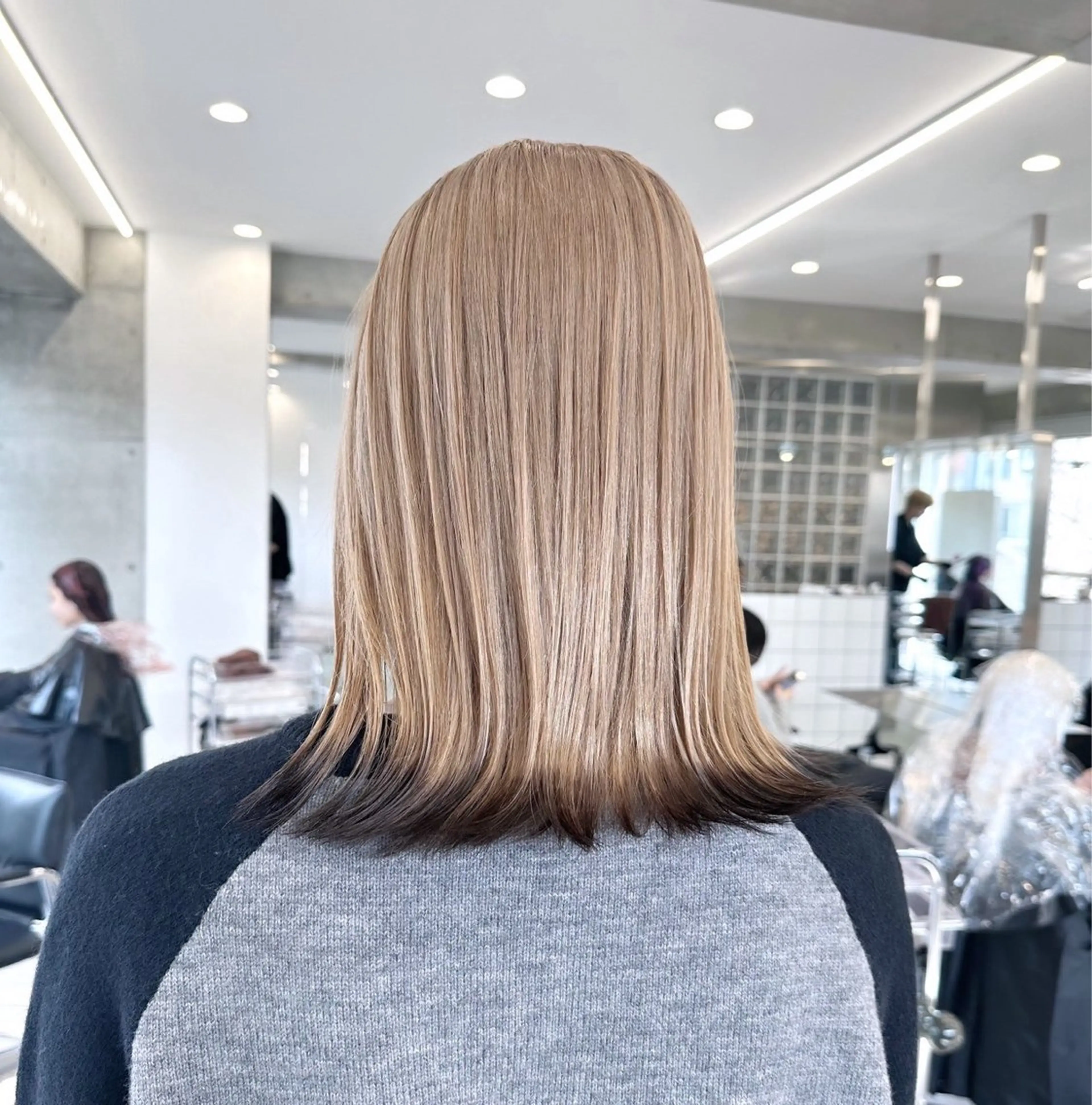 セミロング カラー ベージュカラー ブリーチ ダブルカラー ハイトーンカラー ミルクティーベージュ ハイトーンカラー/ sorane♥️のヘアスタイル