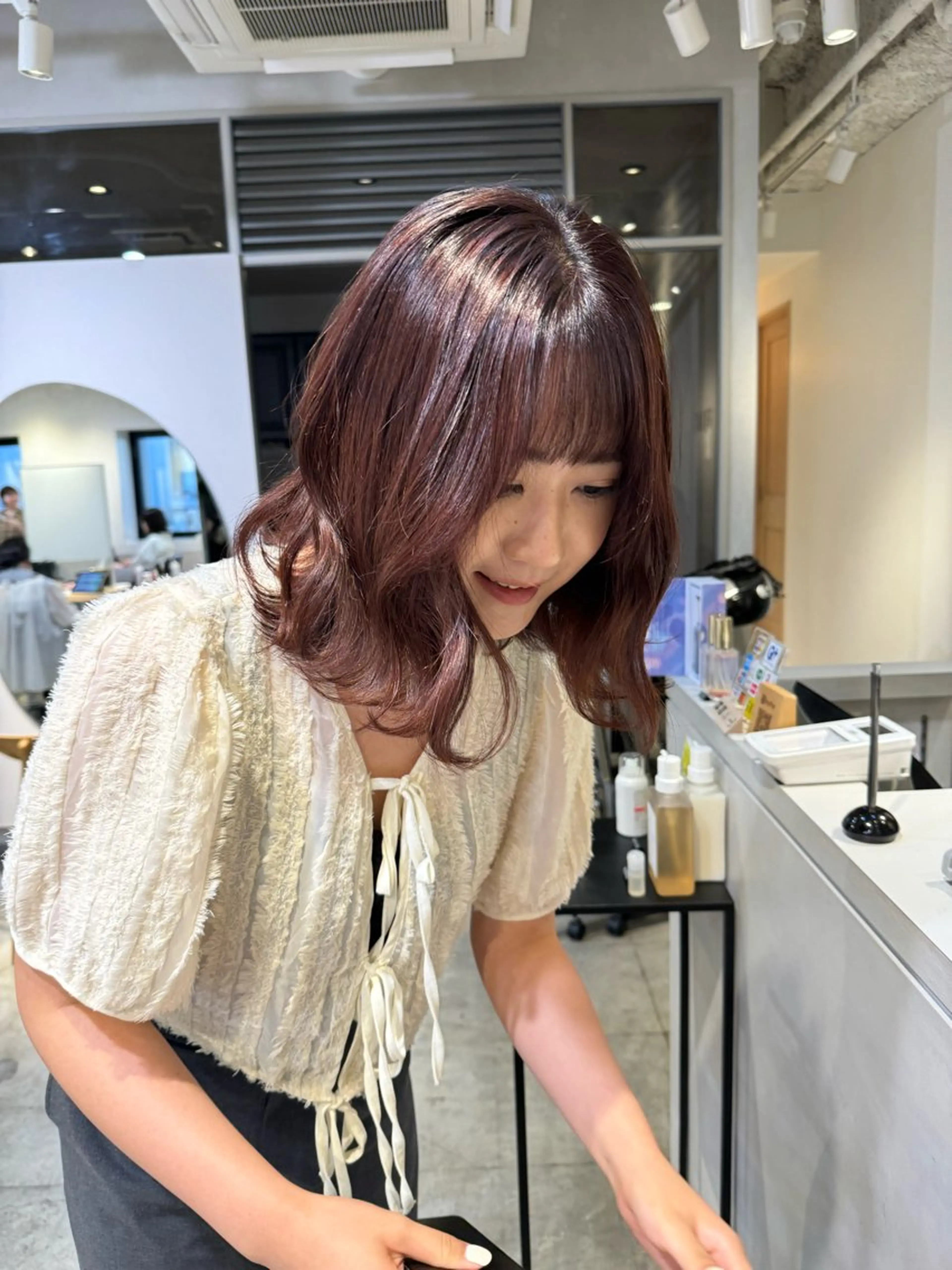 ショート ボブ 顔周りカット 韓国風ヘア 梨澤 百音のヘアスタイル