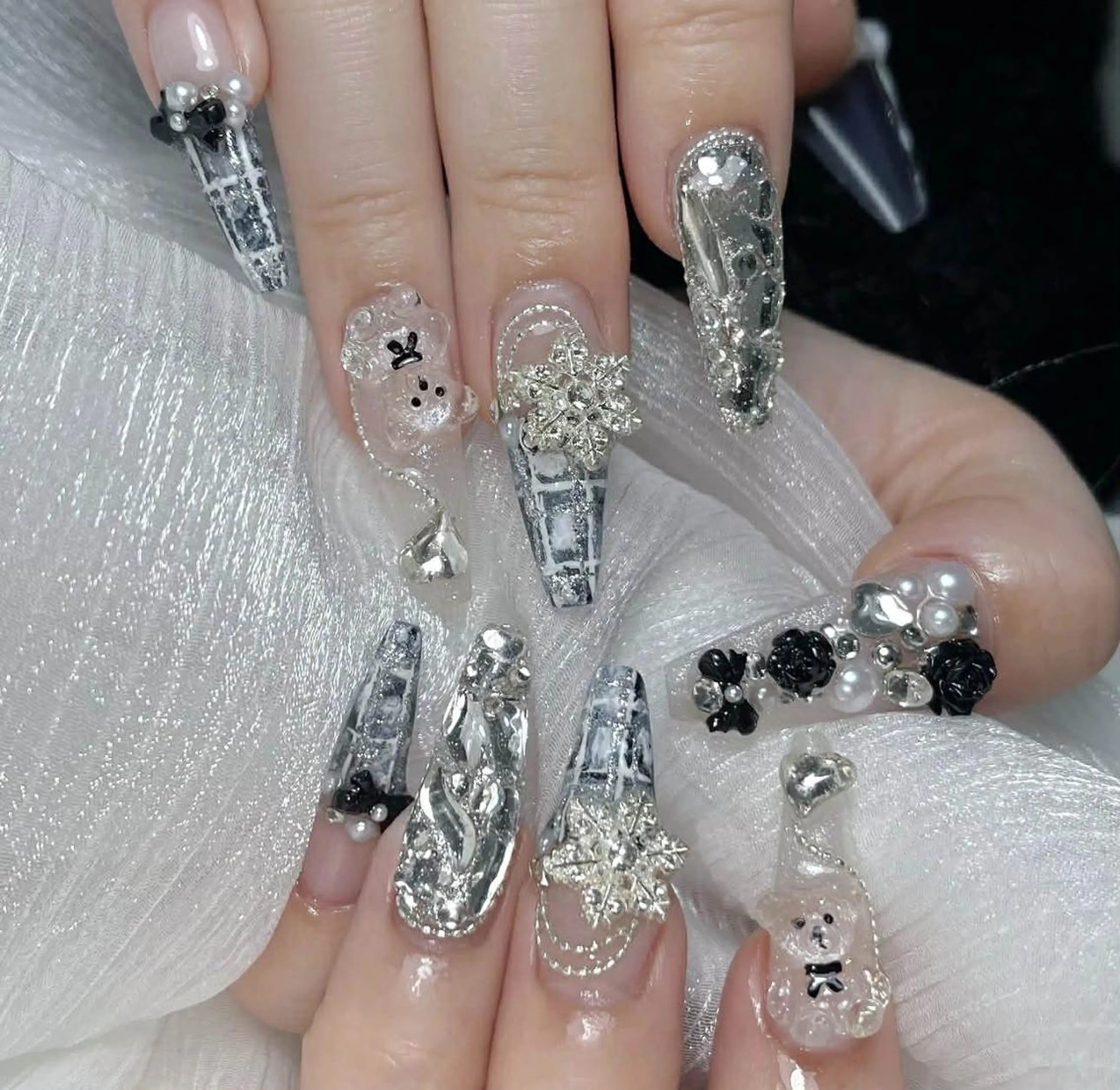 ロング カラー ベージュカラー グラデーションカラー ピンクカラー 韓国風ヘア ハンドネイル Bling Salonのネイルデザイン