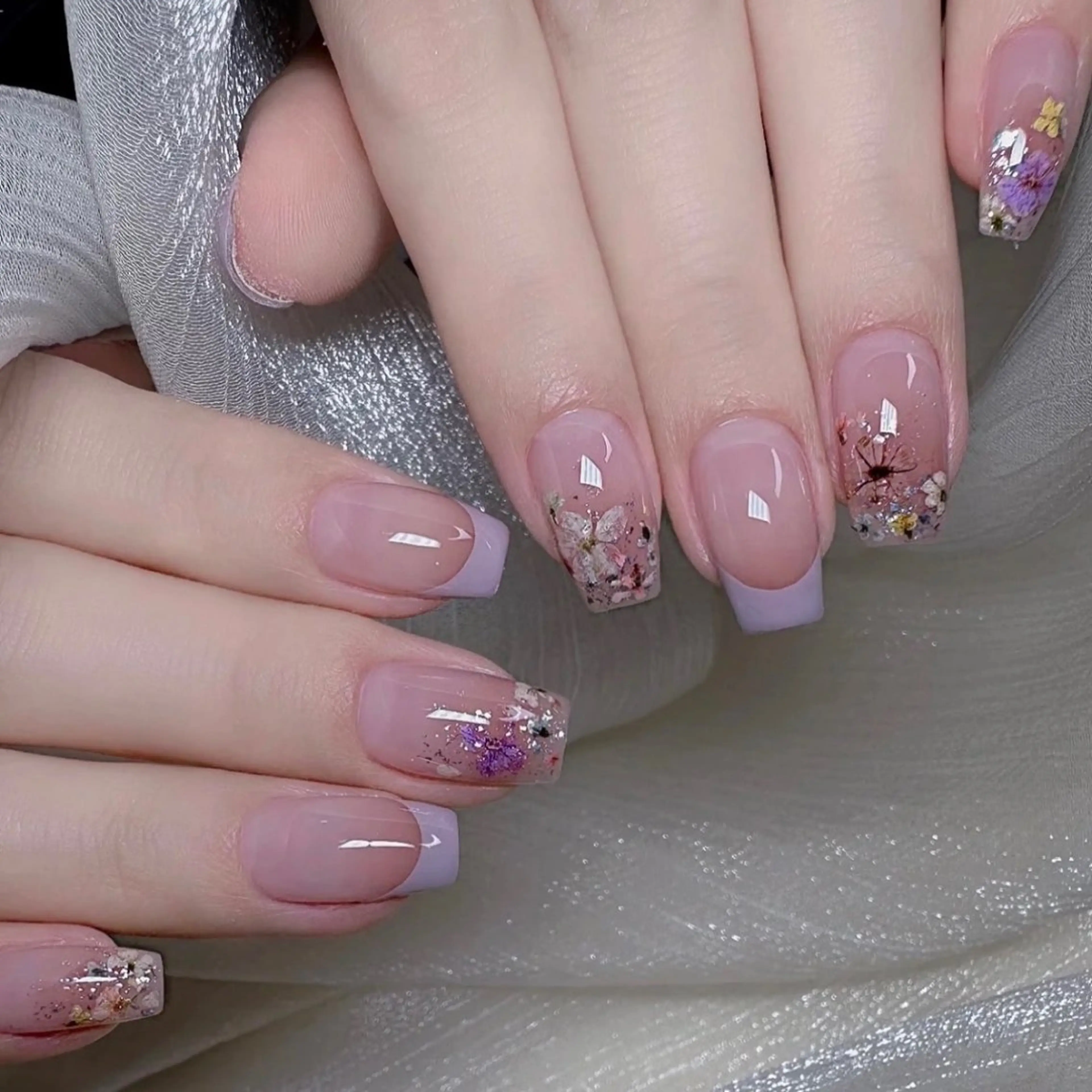 ネイル フレンチネイル ジェルネイル ガーリー グラデーション キラキラネイル Liora nail スカルプ専門店のネイルデザイン