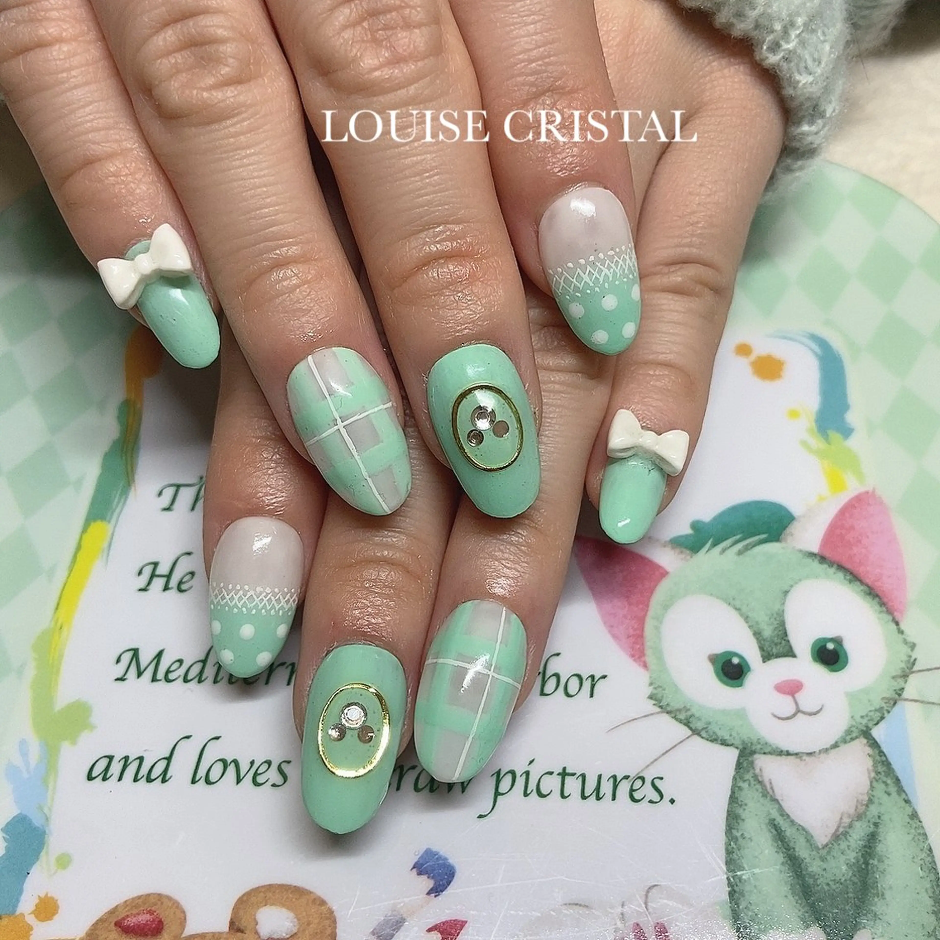 ネイル ハンドネイル LOUISE CRYSTALのネイルデザイン