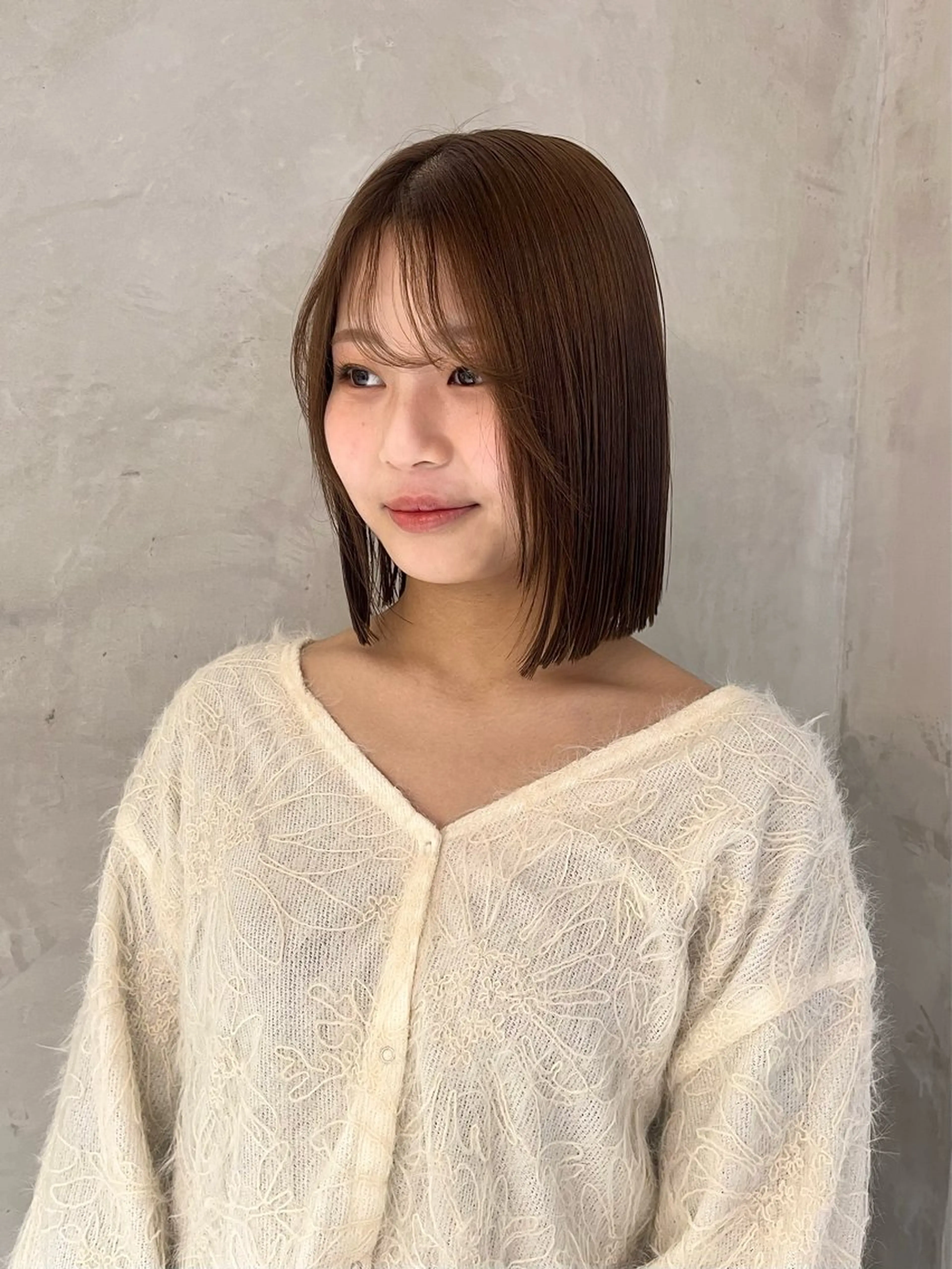 ミディアム カラー カット ヘアカラー トリートメント 切りっぱなしボブ/ 艶カラー/綾莉のヘアスタイル