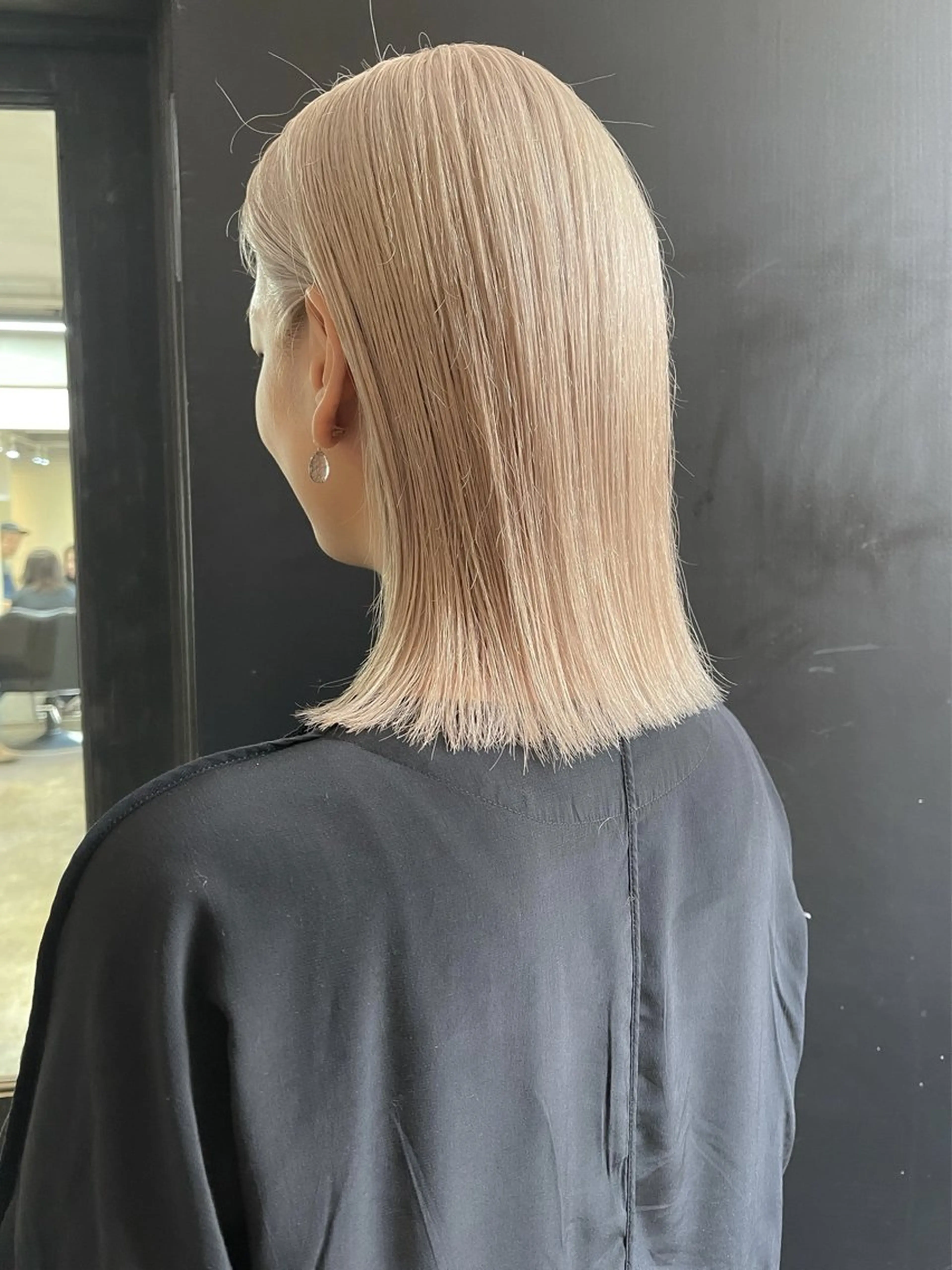 ミディアム カラー カット ヘアカラー トリートメント ヘアセット 安部佑哉/ハイトーン /レイヤー/ブリーチのヘアスタイル