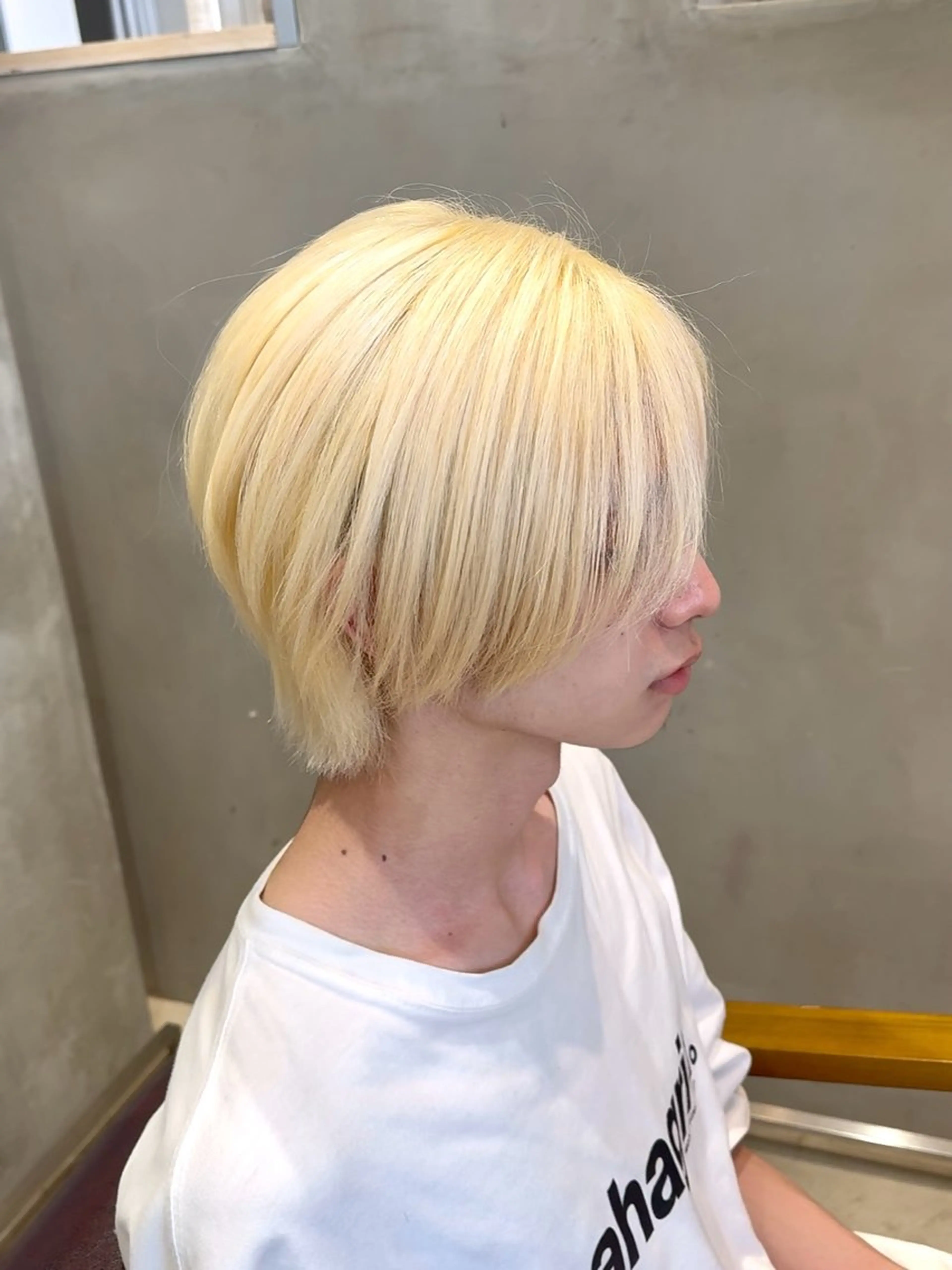 カラー メンズ 切りっぱなしボブ メンズバレイヤージュ メンズブリーチ メンズハイライト メンズハイトーン ほの カラー特化/ ブリーチ/ボブのヘアスタイル