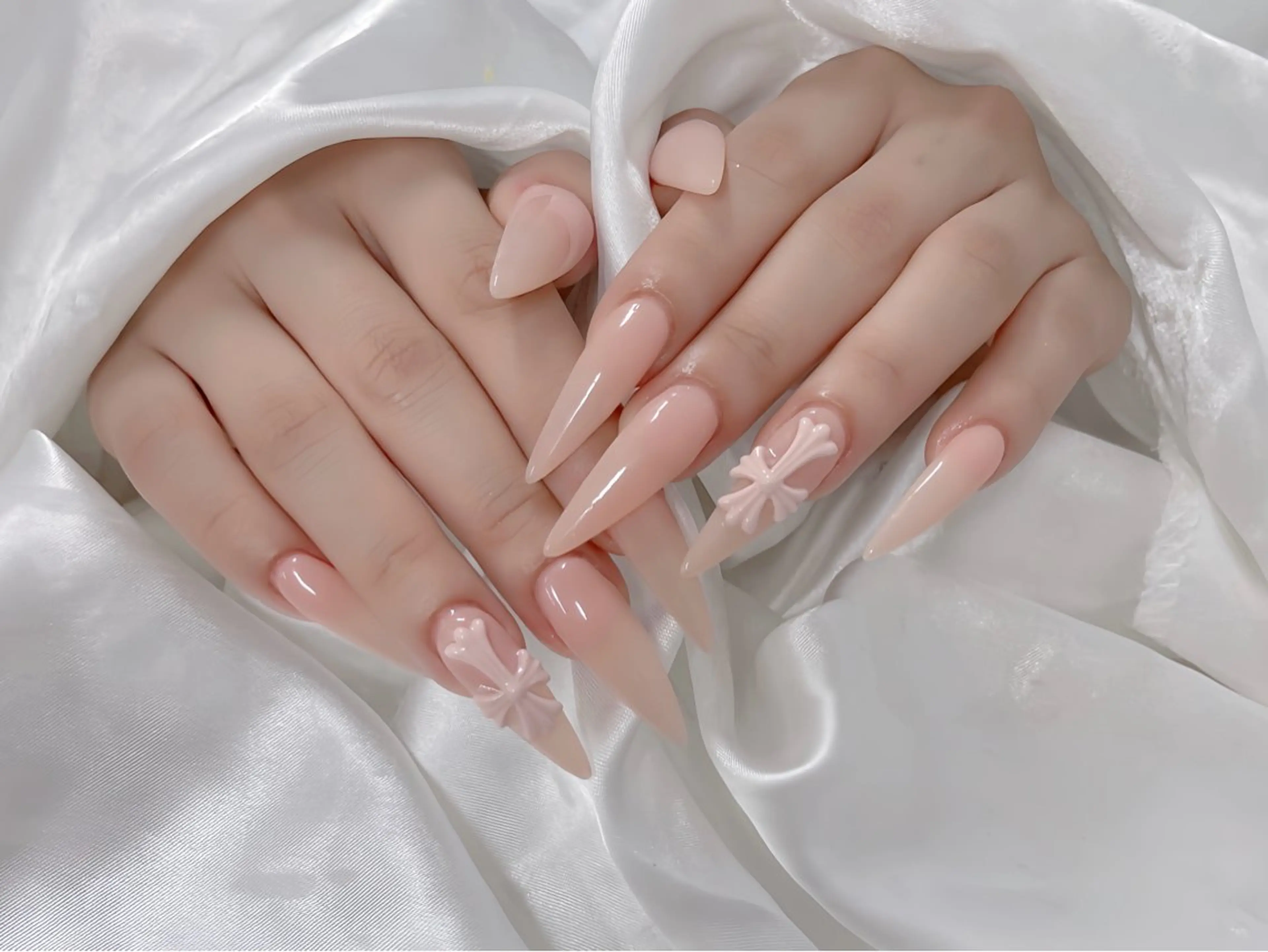 ネイル オーロラネイル チークネイル 桜ネイル クリアネイル ドット ハンドネイル Rin Nail 新大久保店のネイルデザイン