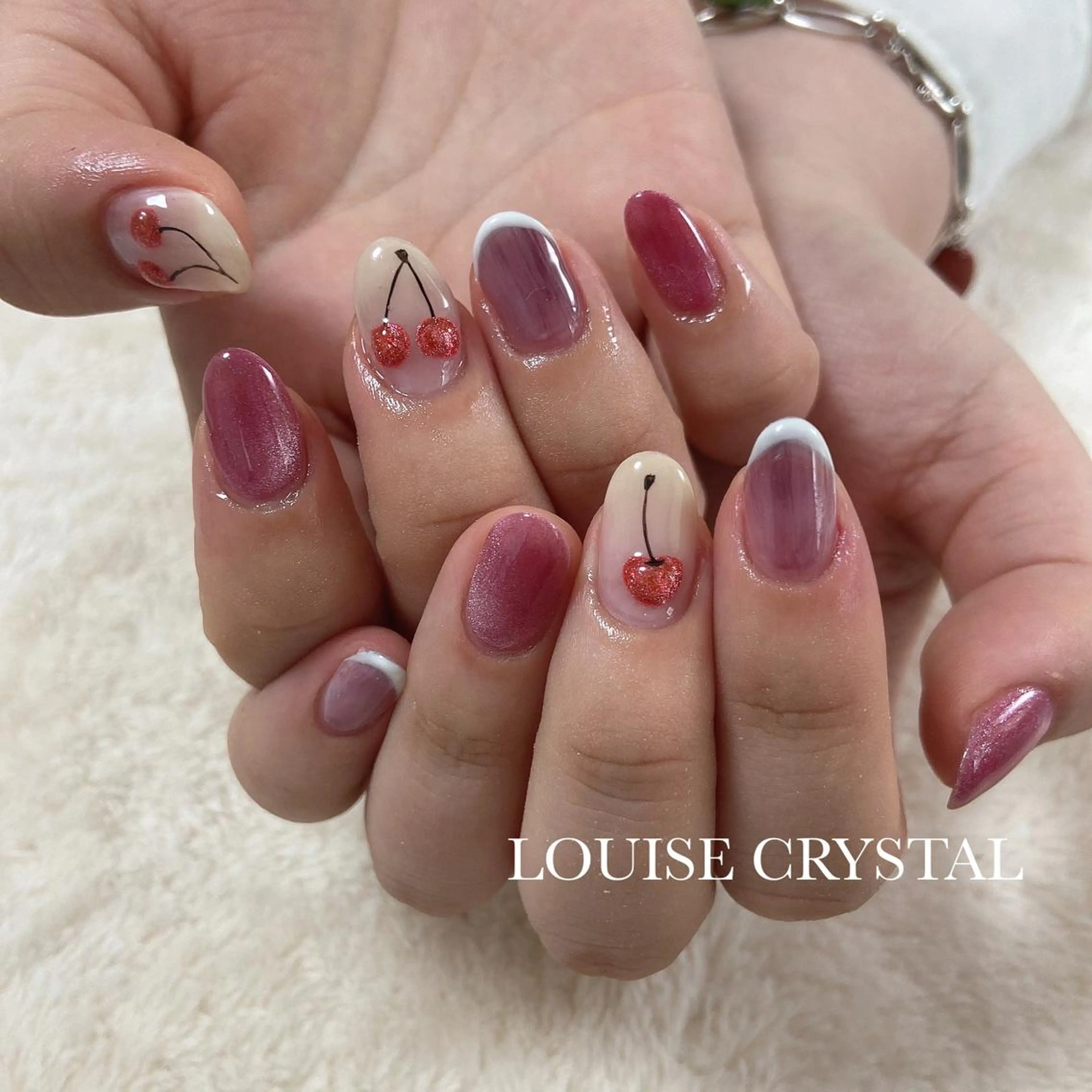 ネイル ハンドネイル LOUISE CRYSTALのネイルデザイン