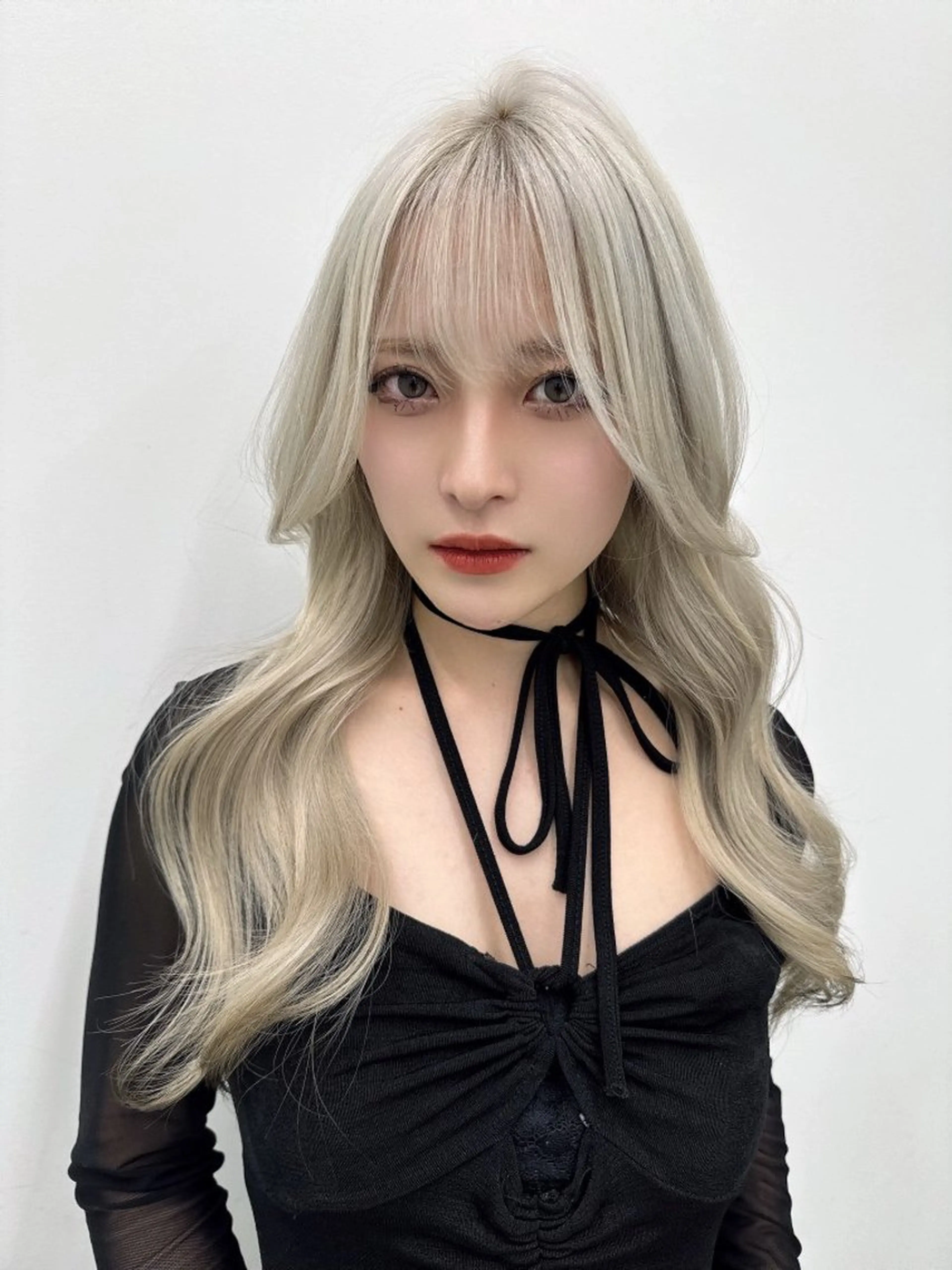 カラー ブリーチ 透明感カラー ハイトーンカラー シルバー ホワイトシルバー ヘアカラー 田中 莉香のヘアスタイル