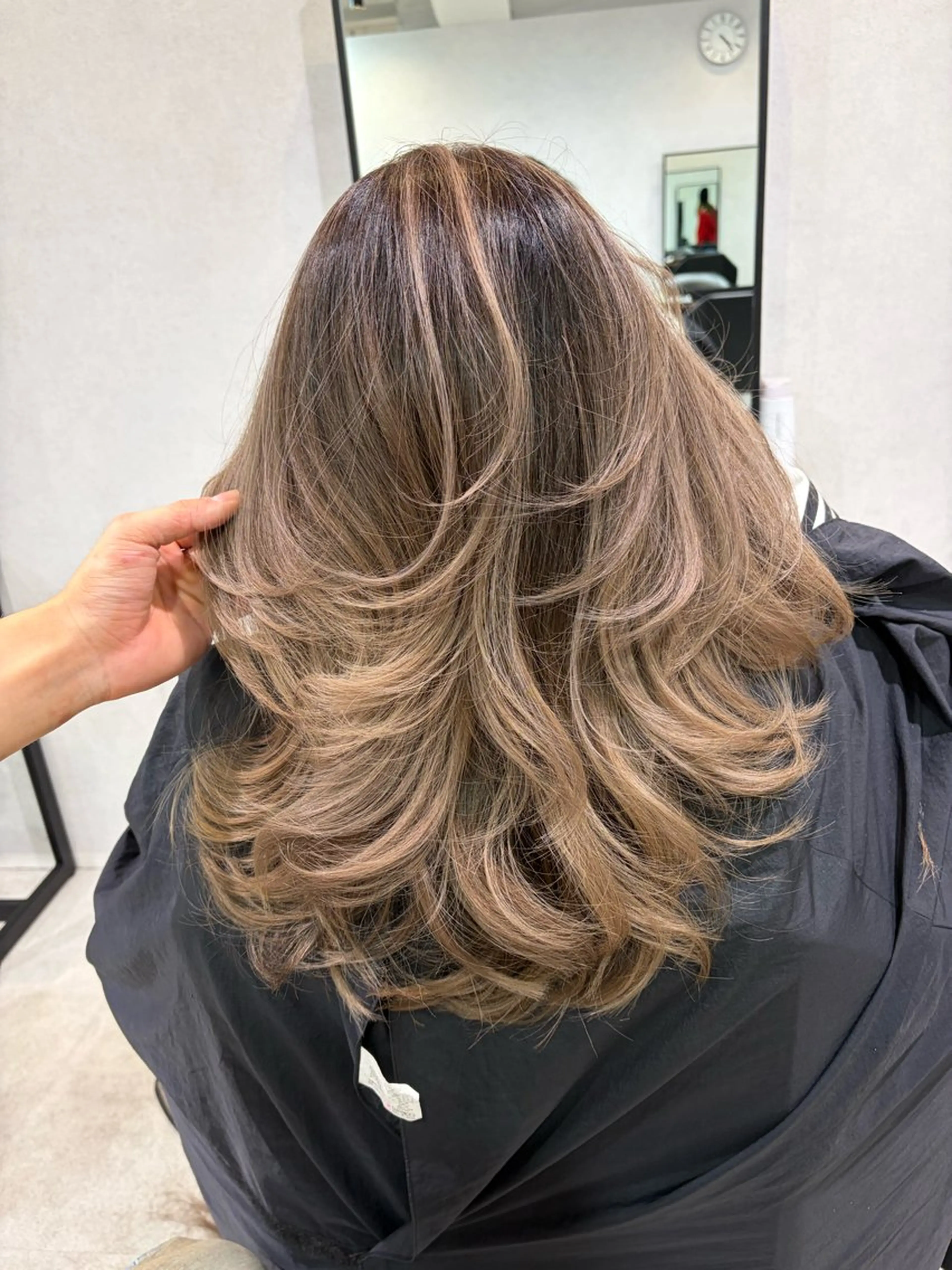 ロング カラー バレイヤージュ ベージュカラー ブリーチ ブロンド ブロンドベージュ ヘアカラー 木田哲平/ブロンド バレイヤージュのヘアスタイル