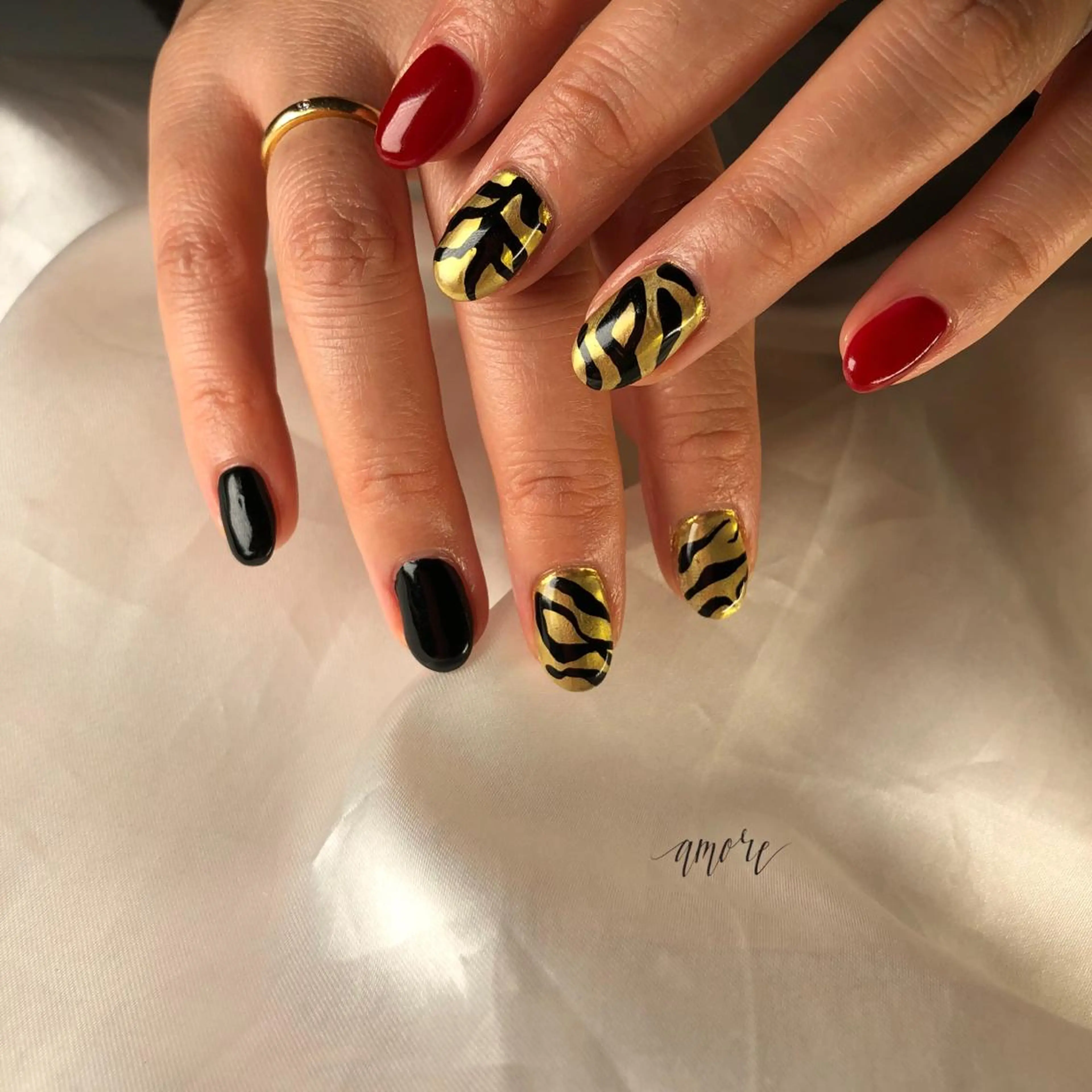 ネイル ジェルネイル 氷ネイル・うるうるネイル キラキラネイル マグネットネイル ミラーネイル You kyehwaのネイルデザイン