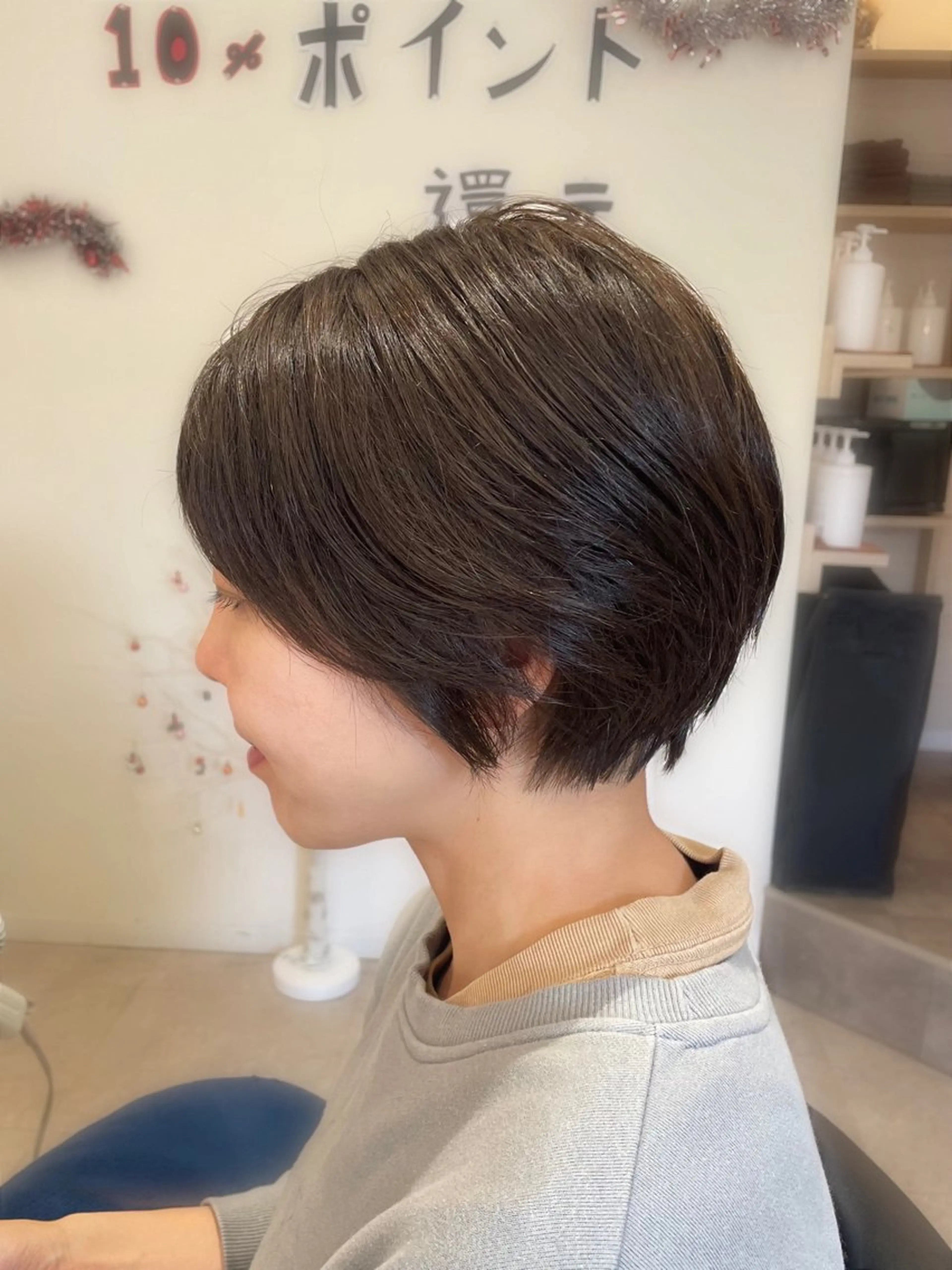 ショート カラー オリーブカラー 小川 泉美のヘアスタイル