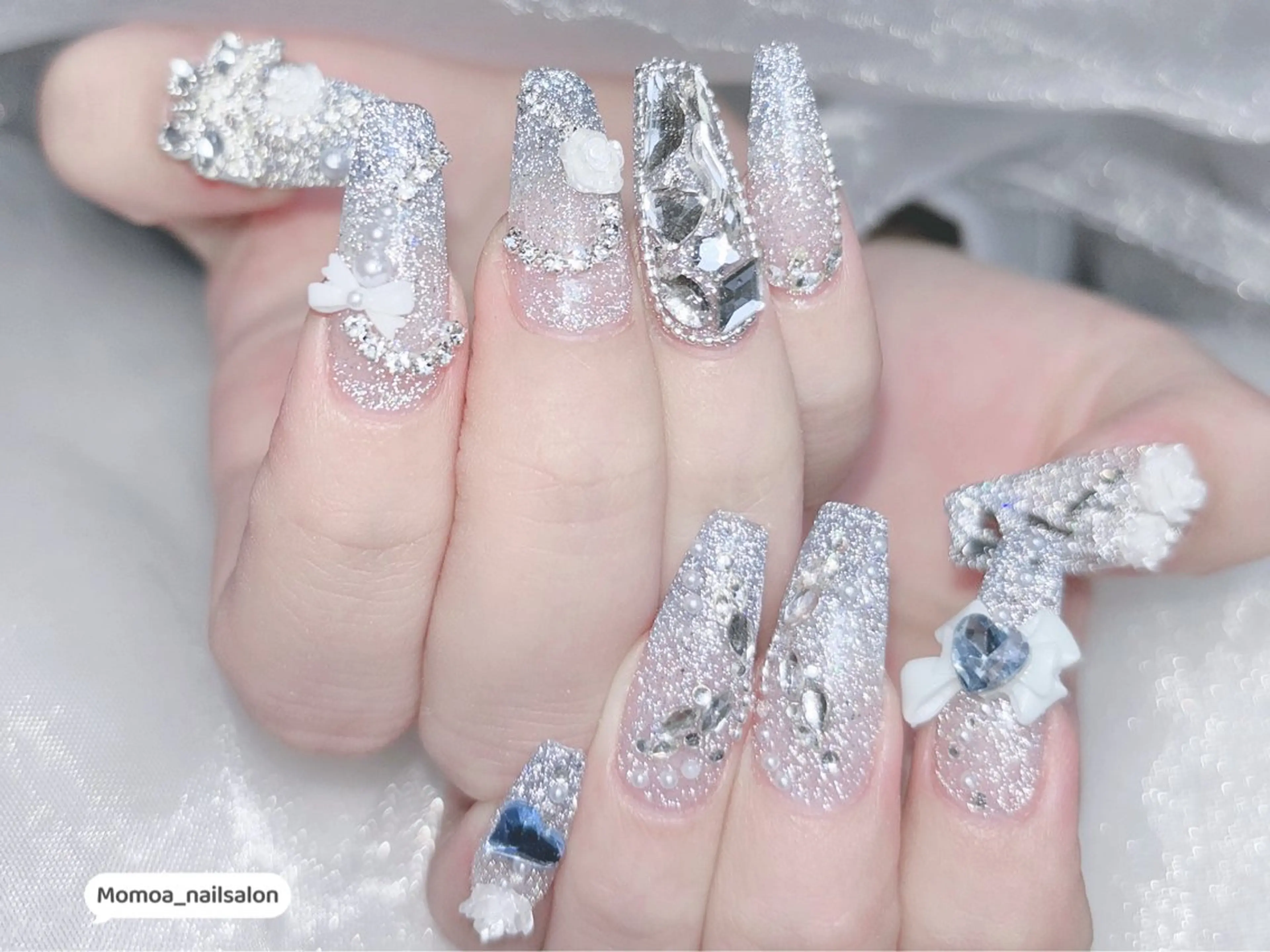 ネイル キラキラネイル 韓国ネイル スカルプネイル ハンドネイル MoMoA Nail ネイル長さ出し専門店のネイルデザイン