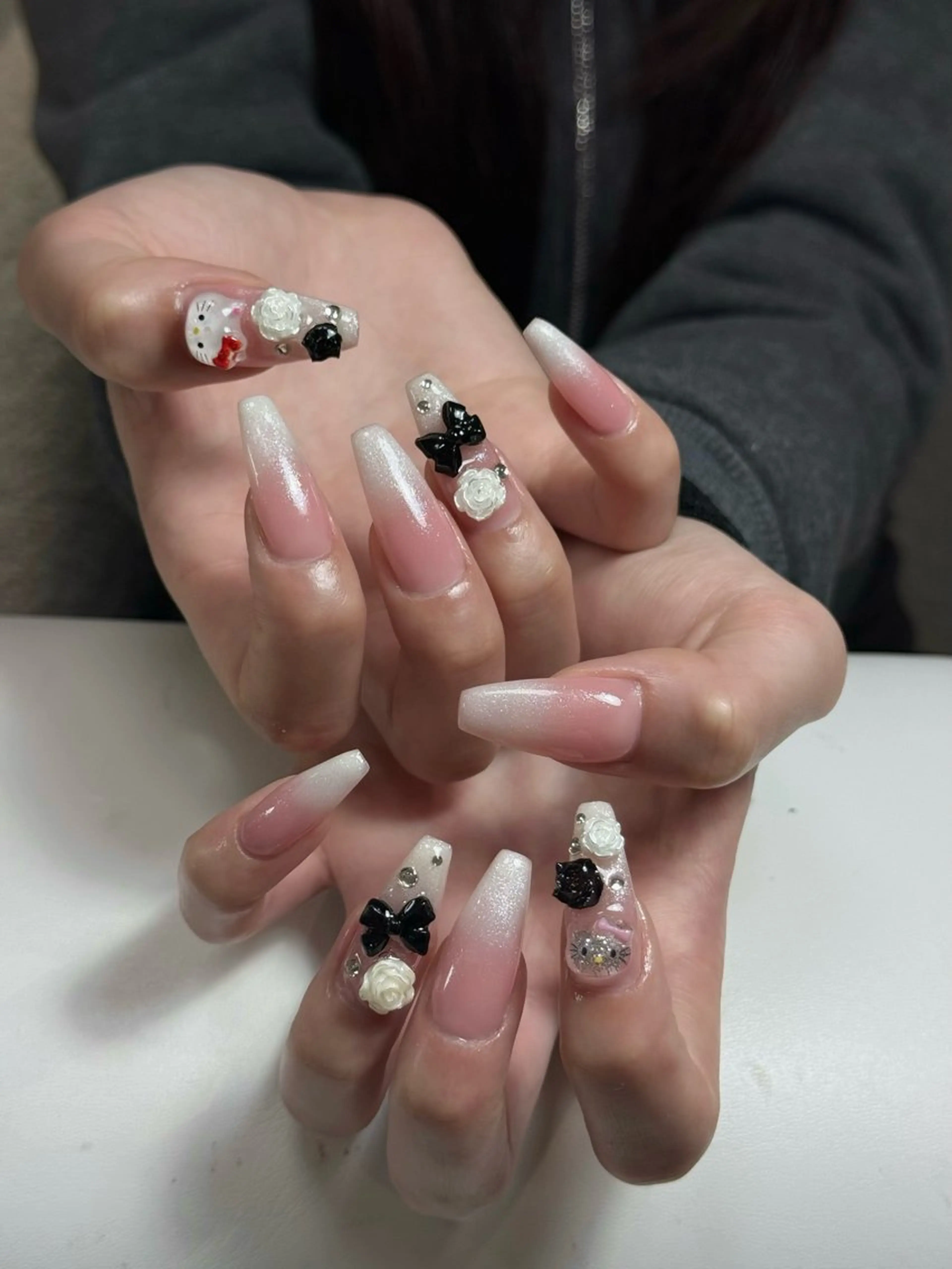 ネイル フレンチネイル ジェルネイル キラキラネイル 韓国ネイル マグネットネイル Julli NailStudioのネイルデザイン