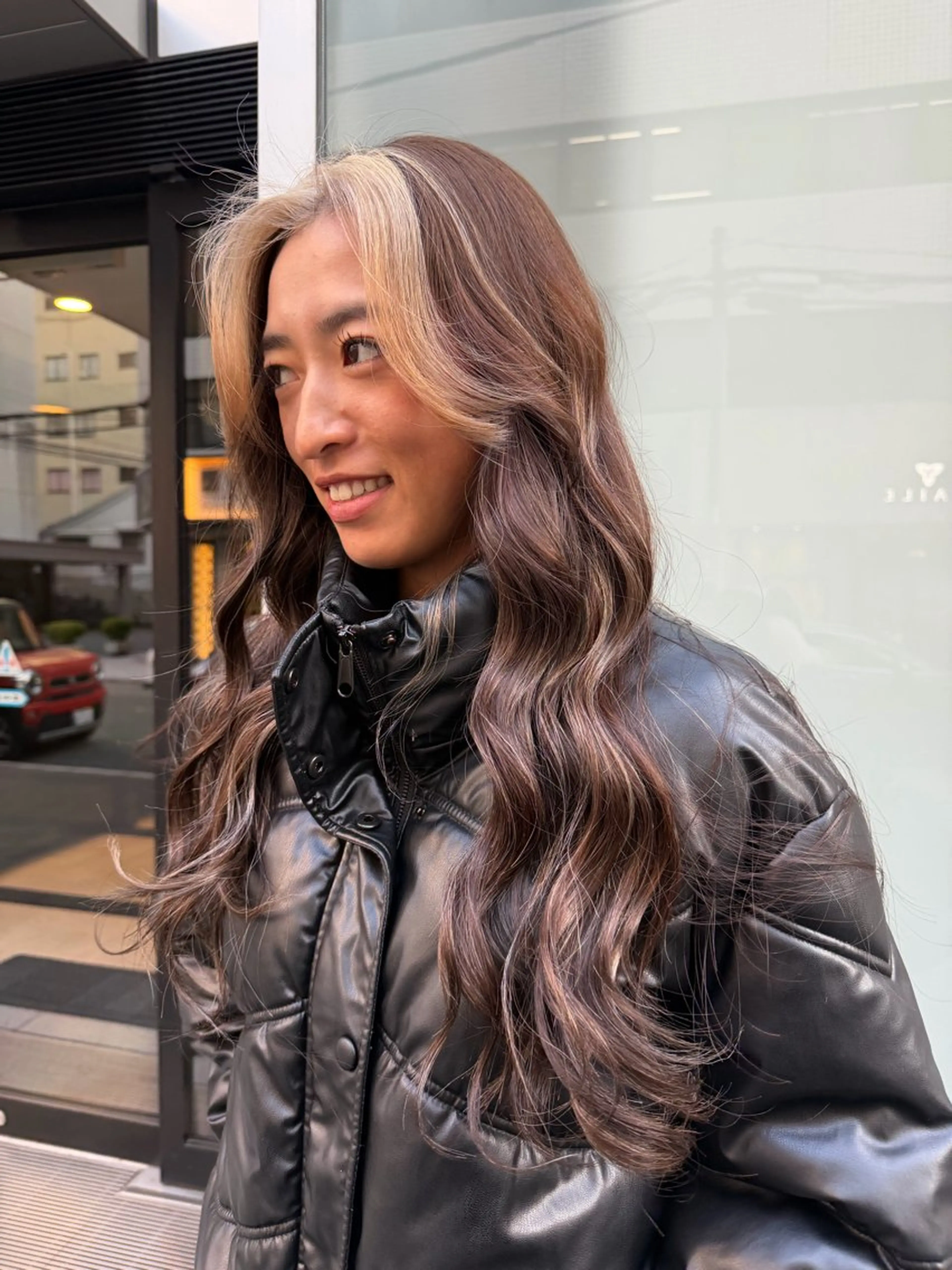 ロング カラー デザインカラー ハイライトカラー ハイライト ヘアカラー 渚音 nanoのヘアスタイル