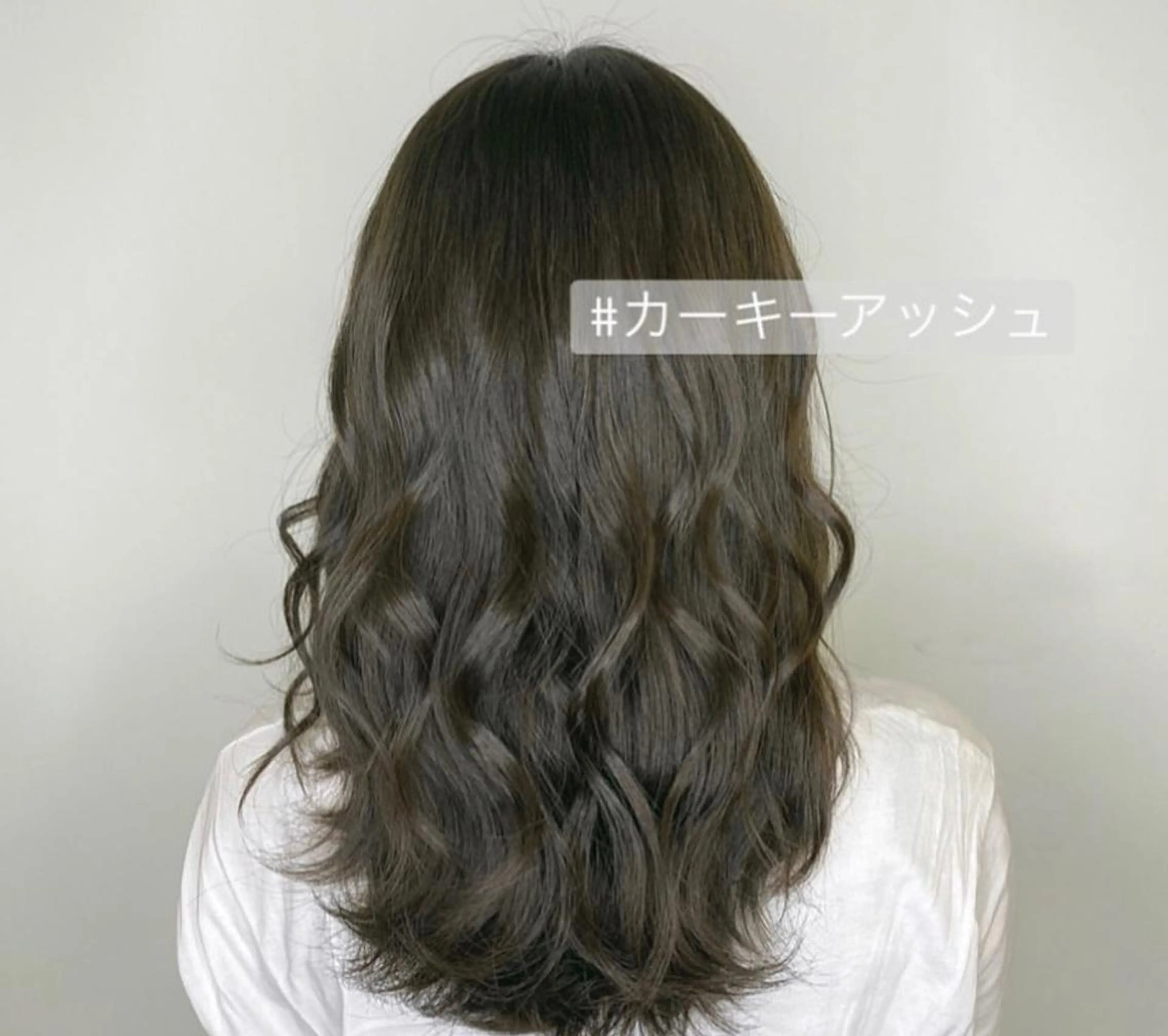 ロング カラー 川上 麻梨阿のヘアスタイル