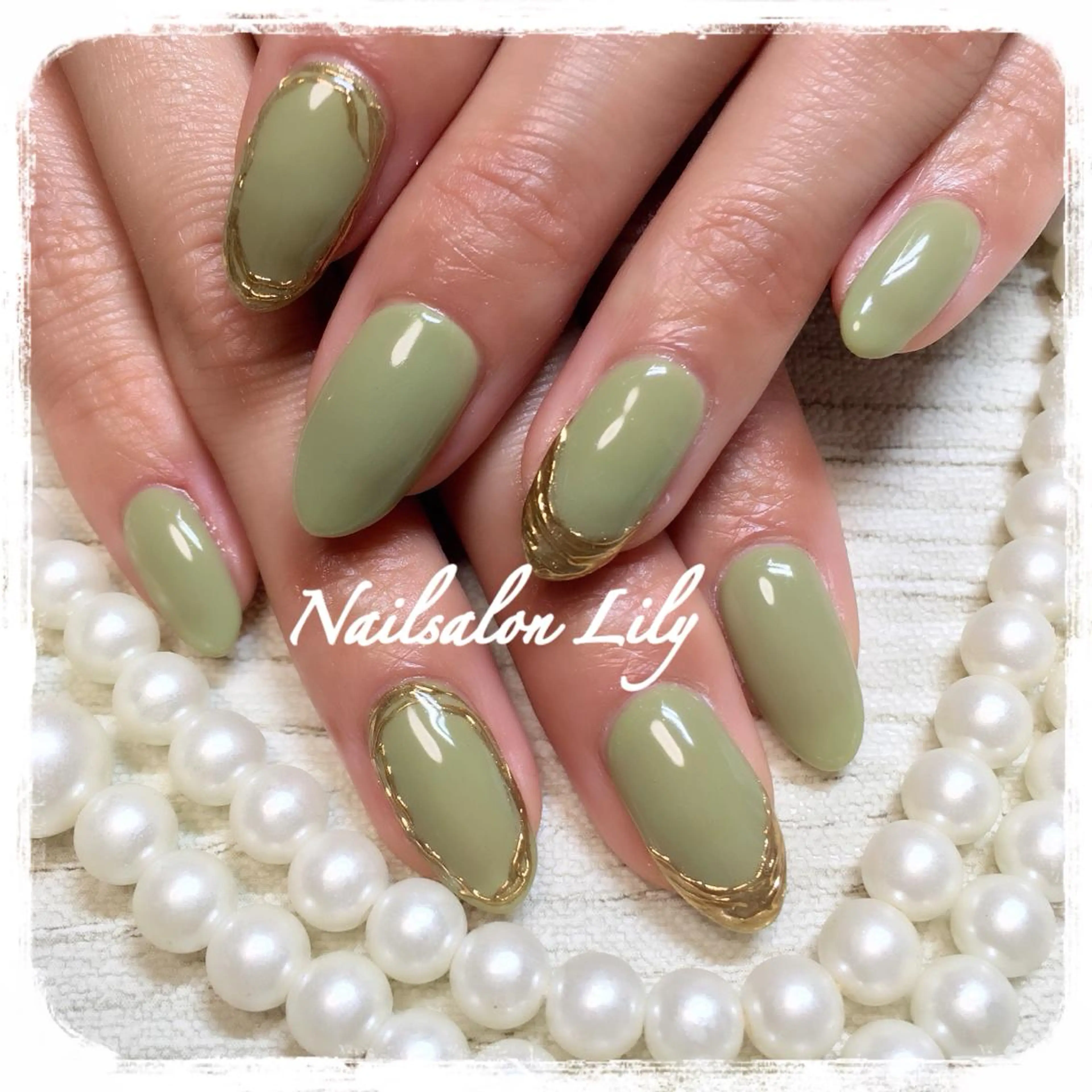 ネイル ミラーネイル Lily*nail 🌻Mii🌻のネイルデザイン