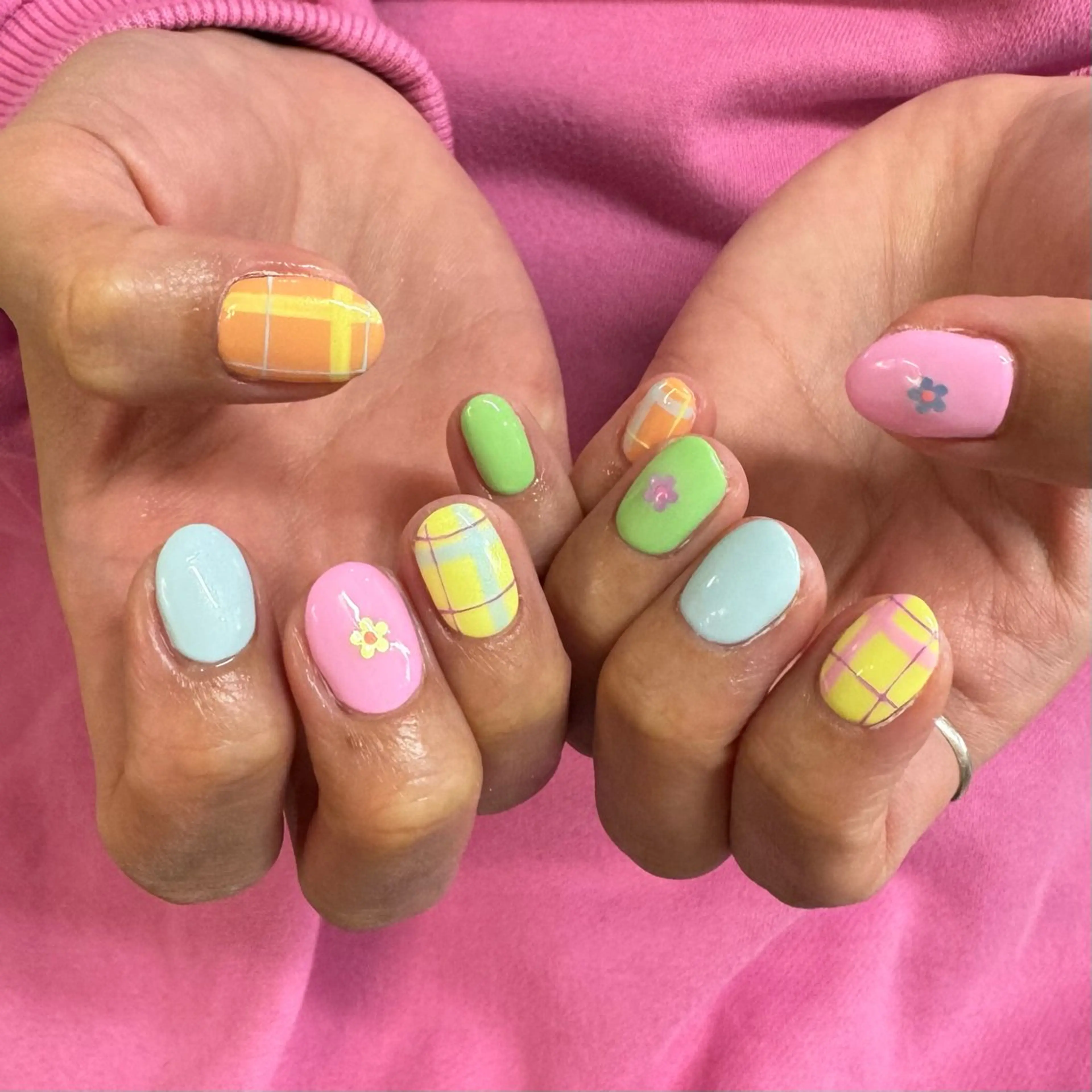 ネイル ハンドネイル VIERU 🌈🎀💖のネイルデザイン