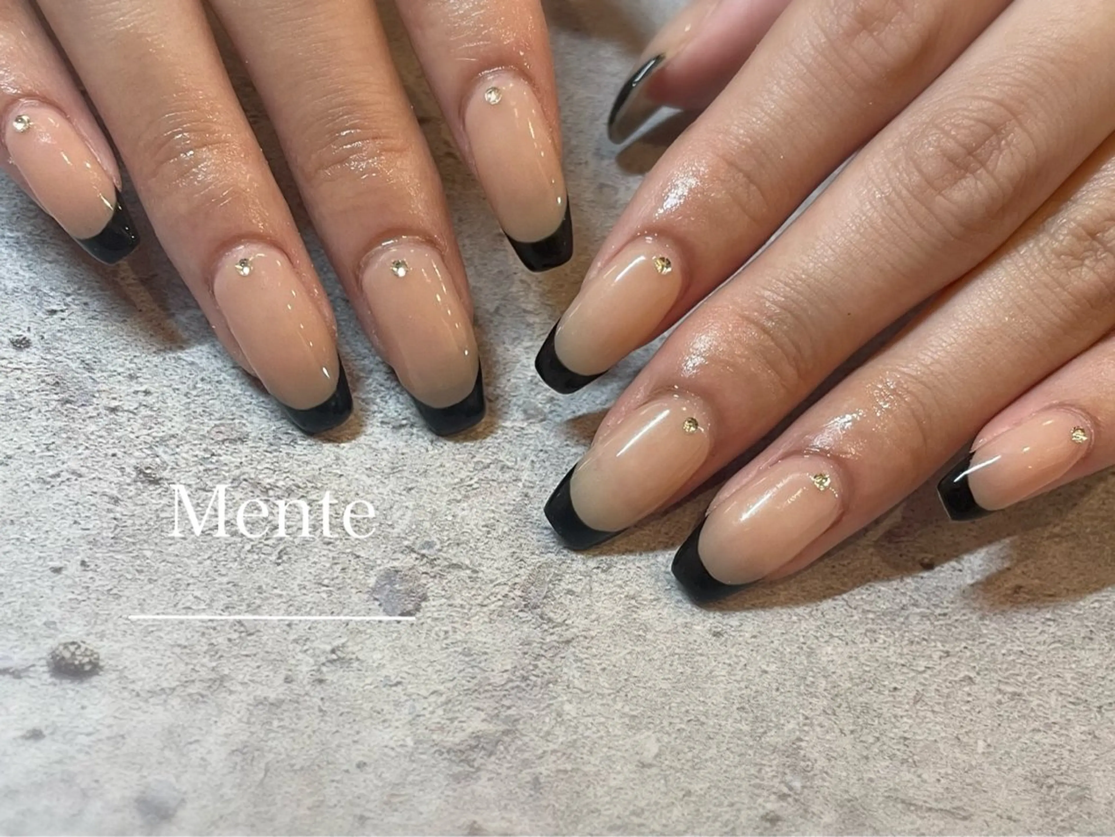 ネイル フレンチネイル ストーンネイル Nail room Mente所属・Nail room 【Mente】のネイルデザイン
