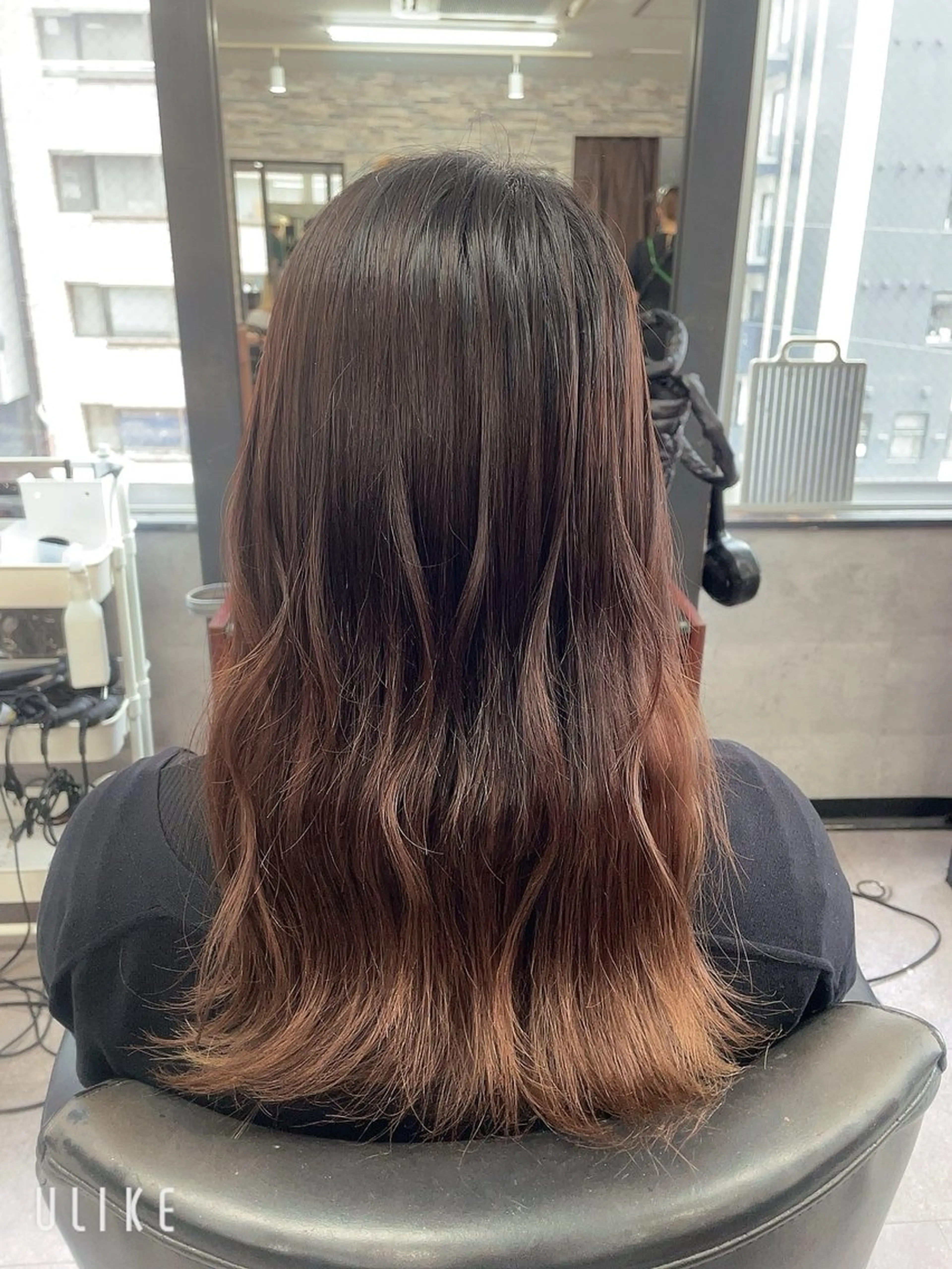 ロング カラー ヘアアレンジ シールエクステ バレイヤージュ ベージュカラー ブリーチ ケアブリーチ M. KANAのヘアスタイル