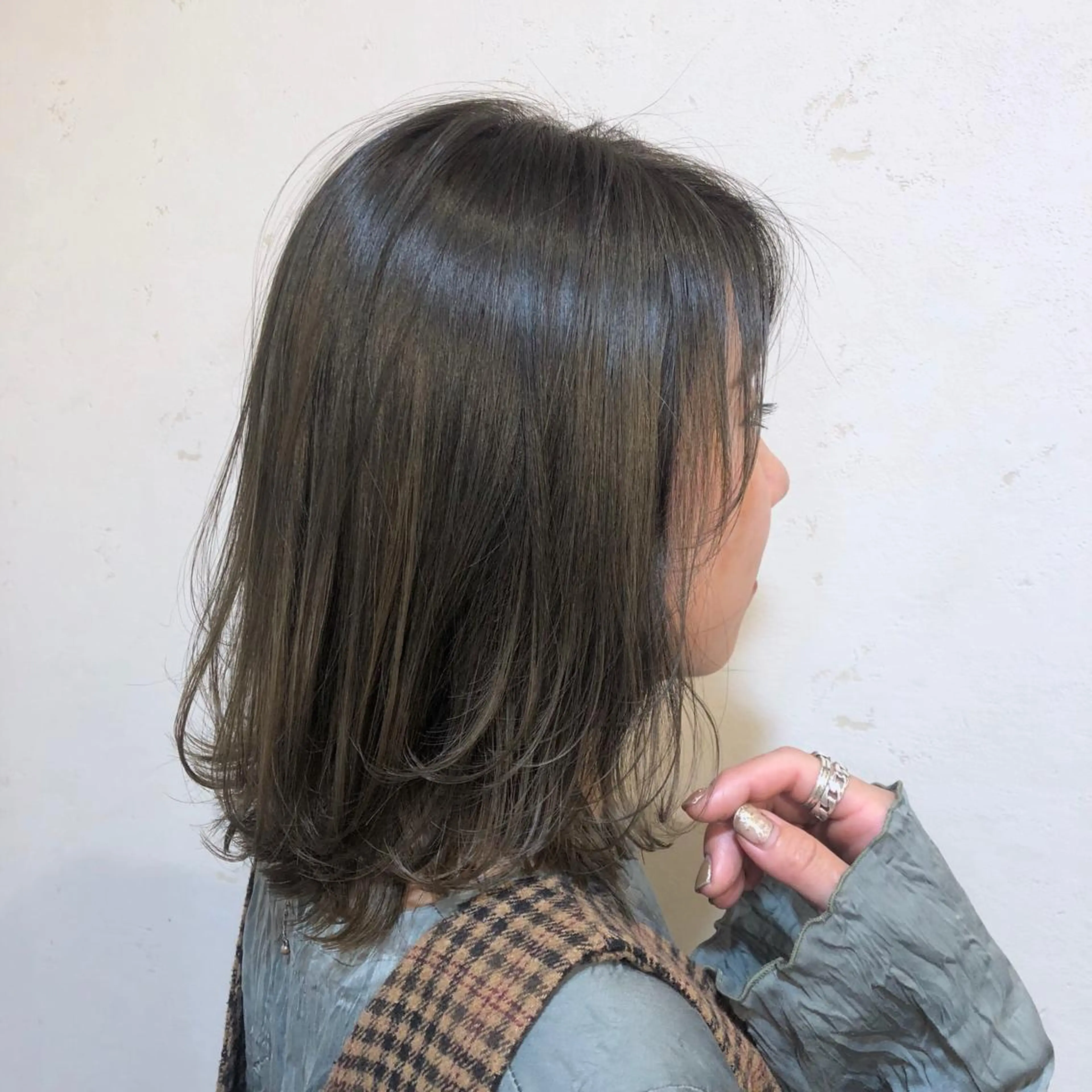 ミディアム カラー アッシュ ブリーチ Hatanaka Airiのヘアスタイル