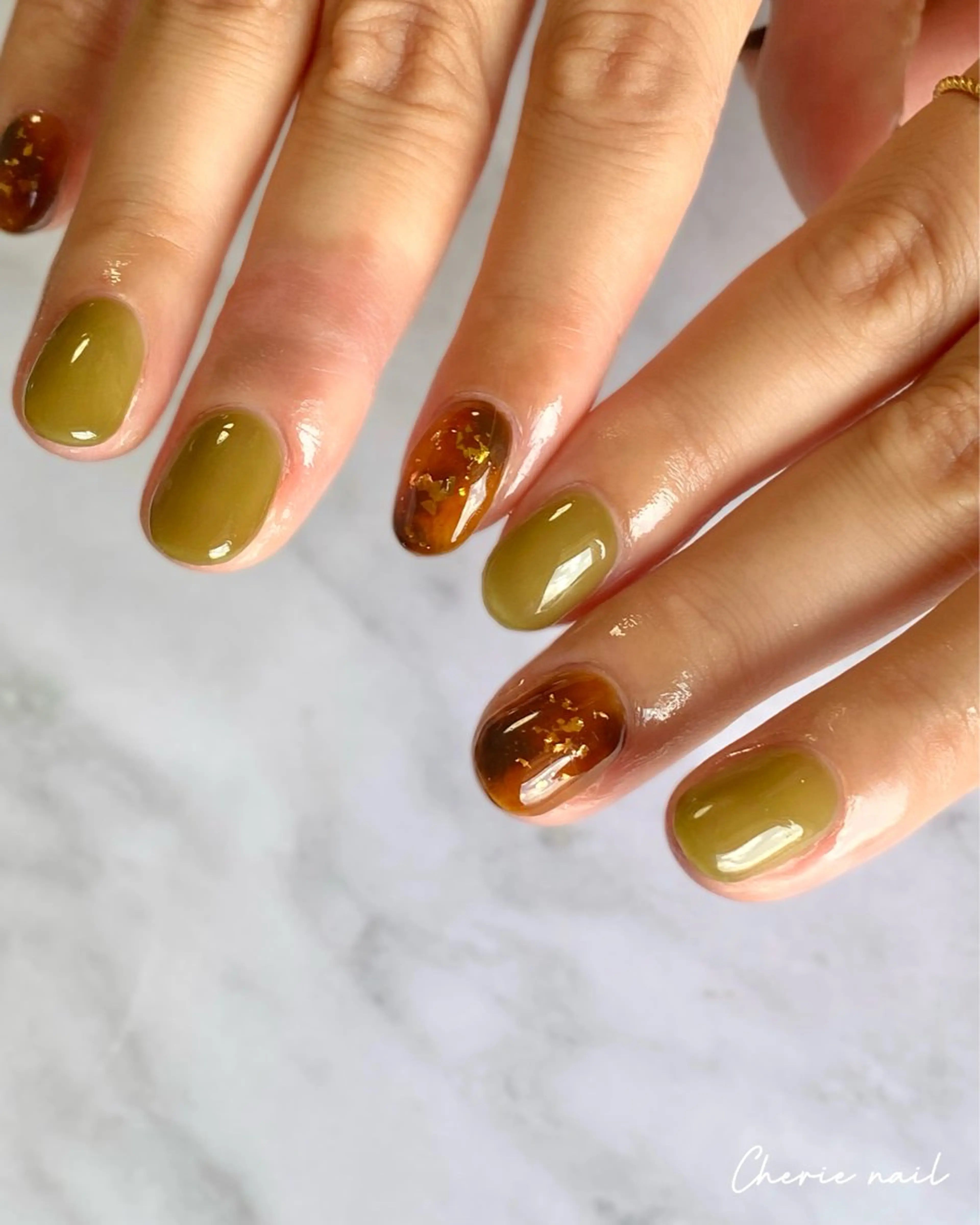 ネイル べっ甲ネイル ジェルネイル ニュアンスネイル オフィスネイル ハンドネイル Cherienail yunaのネイルデザイン