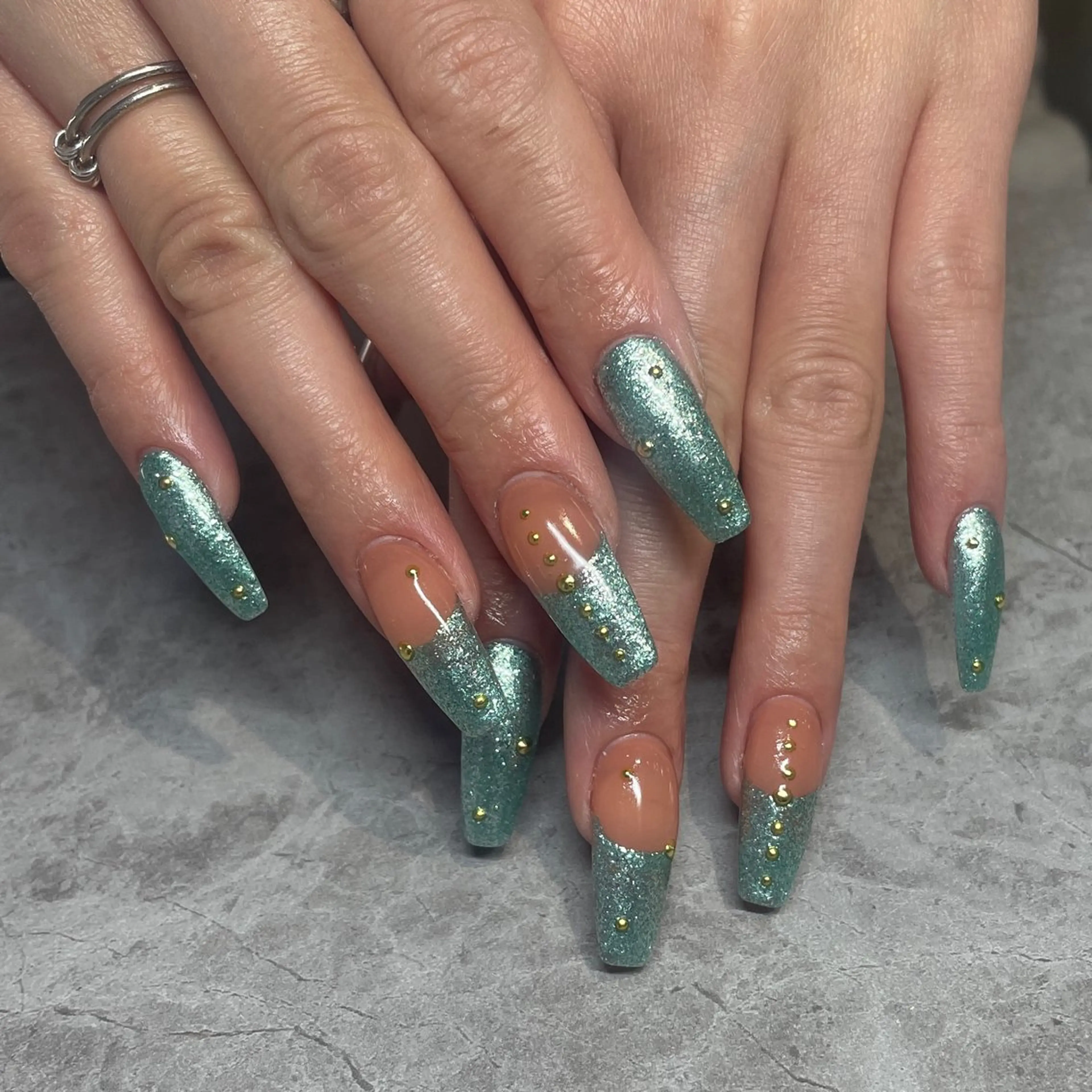 ネイル フレンチネイル ラメ(グリッター) ハンドネイル IROHA NAIL nanaのネイルデザイン