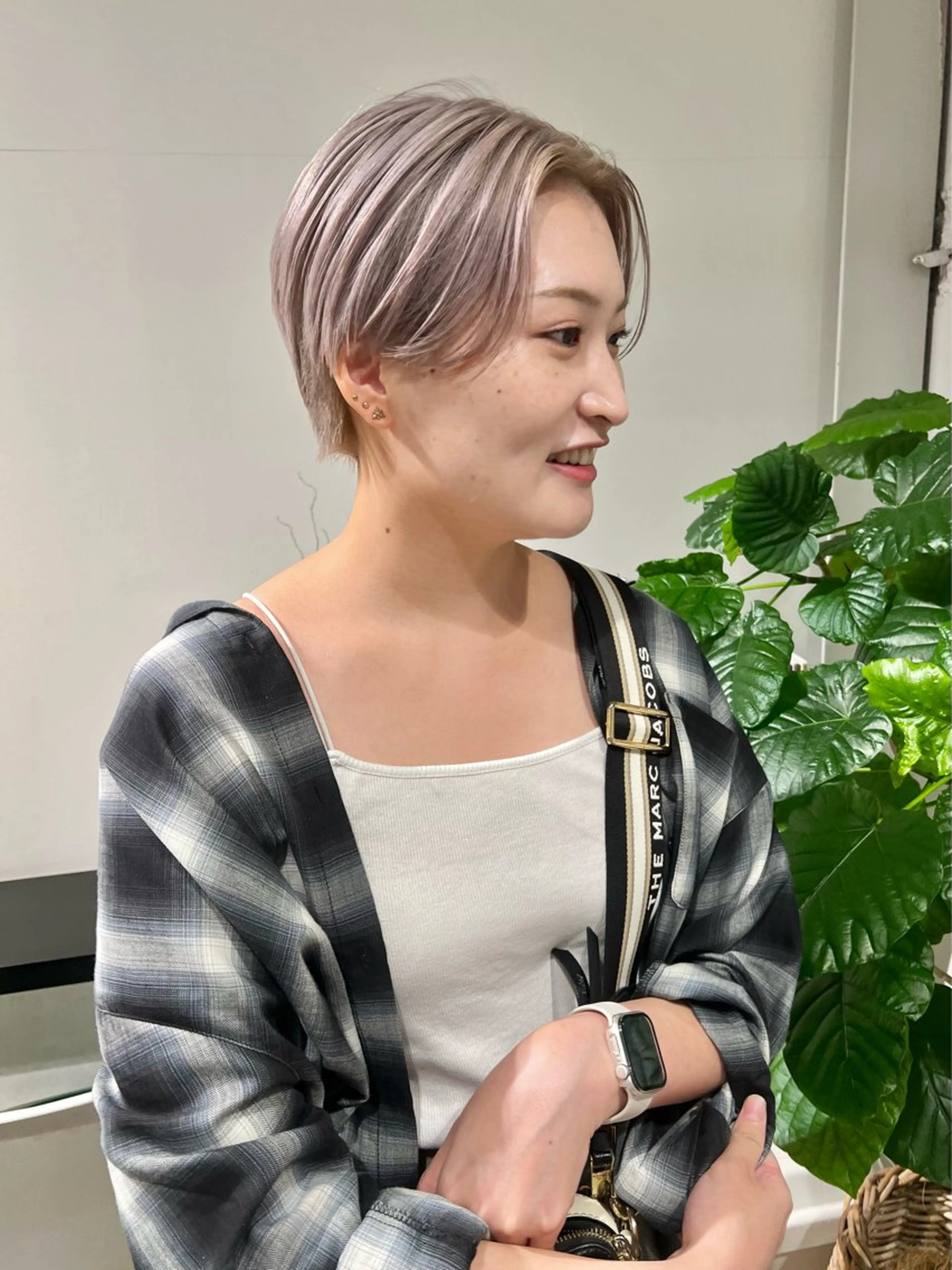 ショート カット ヘアカラー 石井 菜々のヘアスタイル