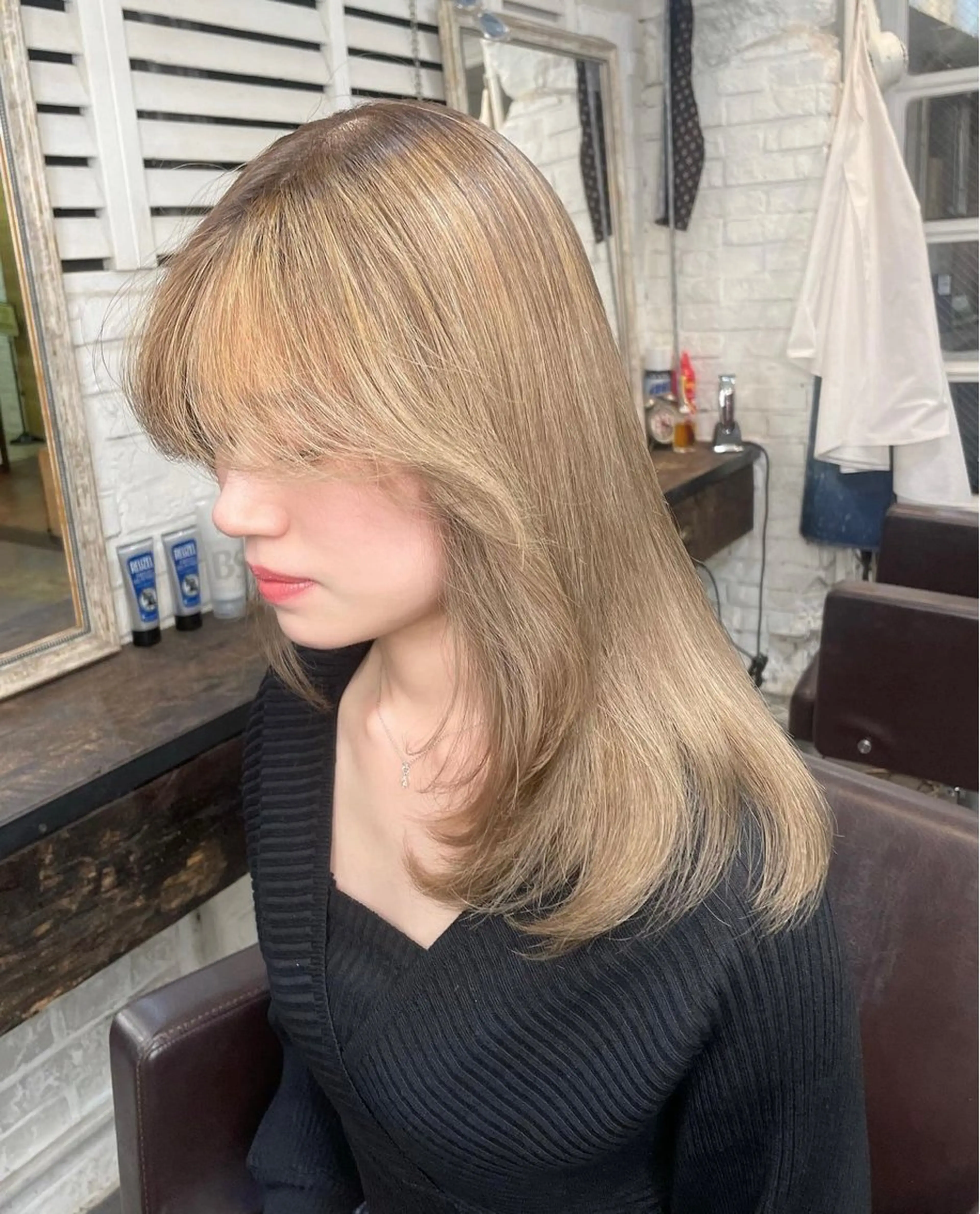 セミロング カラー ベージュカラー ブロンド ブロンドベージュ ハイライトカラー ハイライト RINA ブリーチ / 海外レイヤーのヘアスタイル