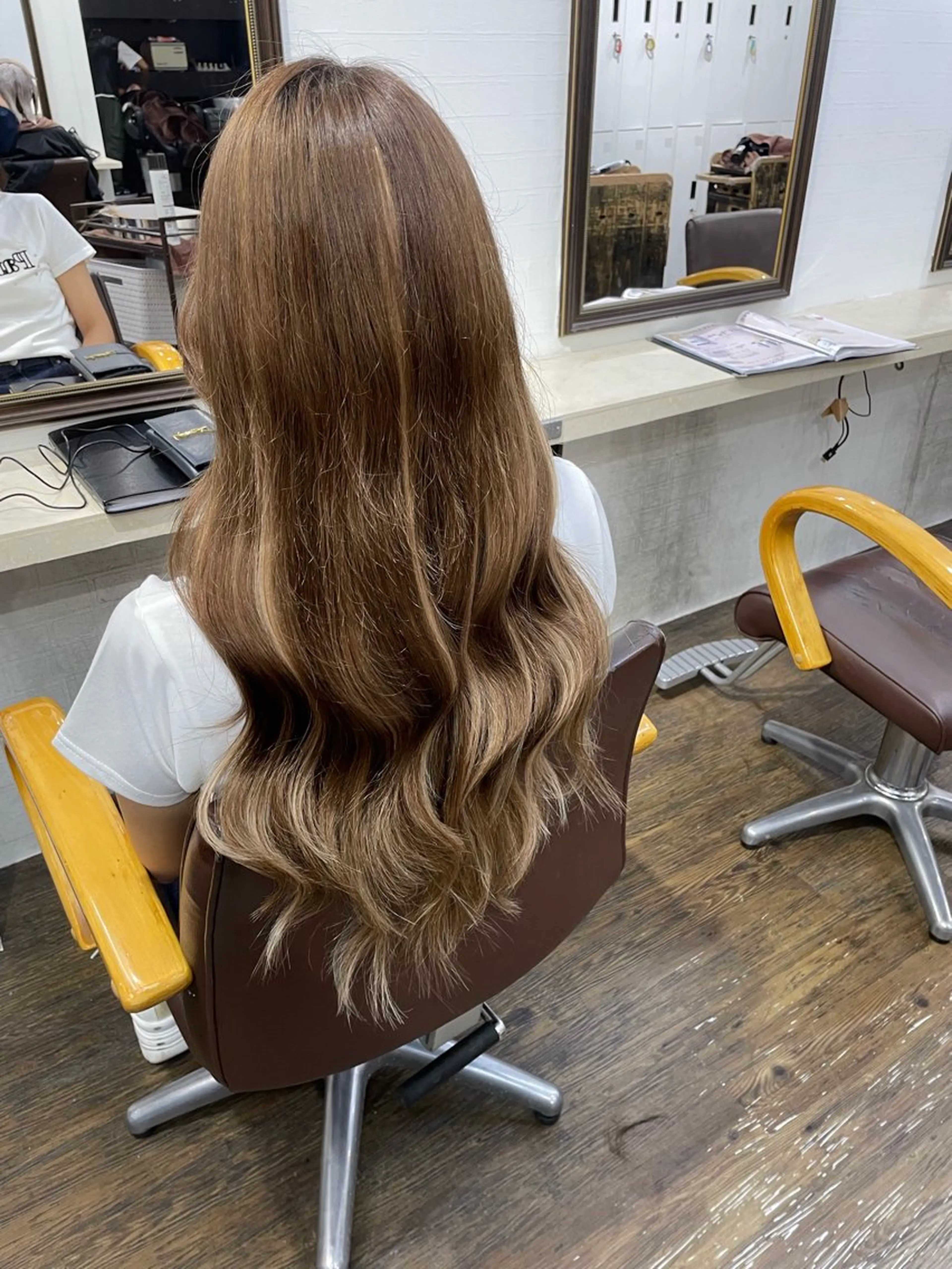 ロング 横浜🦋ハイトーン 🫐シャドウルーツのヘアスタイル