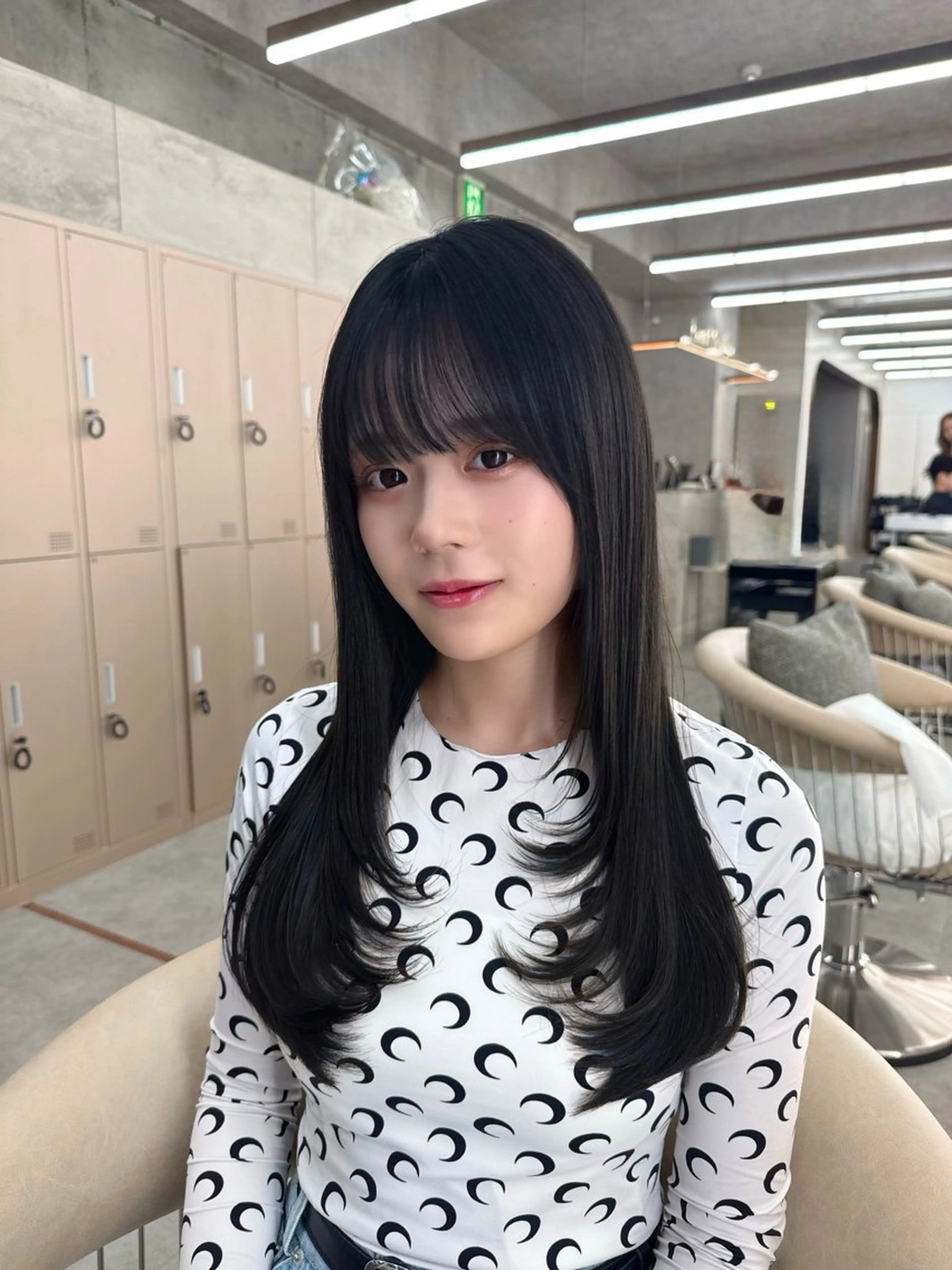 ロング カラー 髪質改善|透明 感カラー🩵レイヤーのヘアスタイル