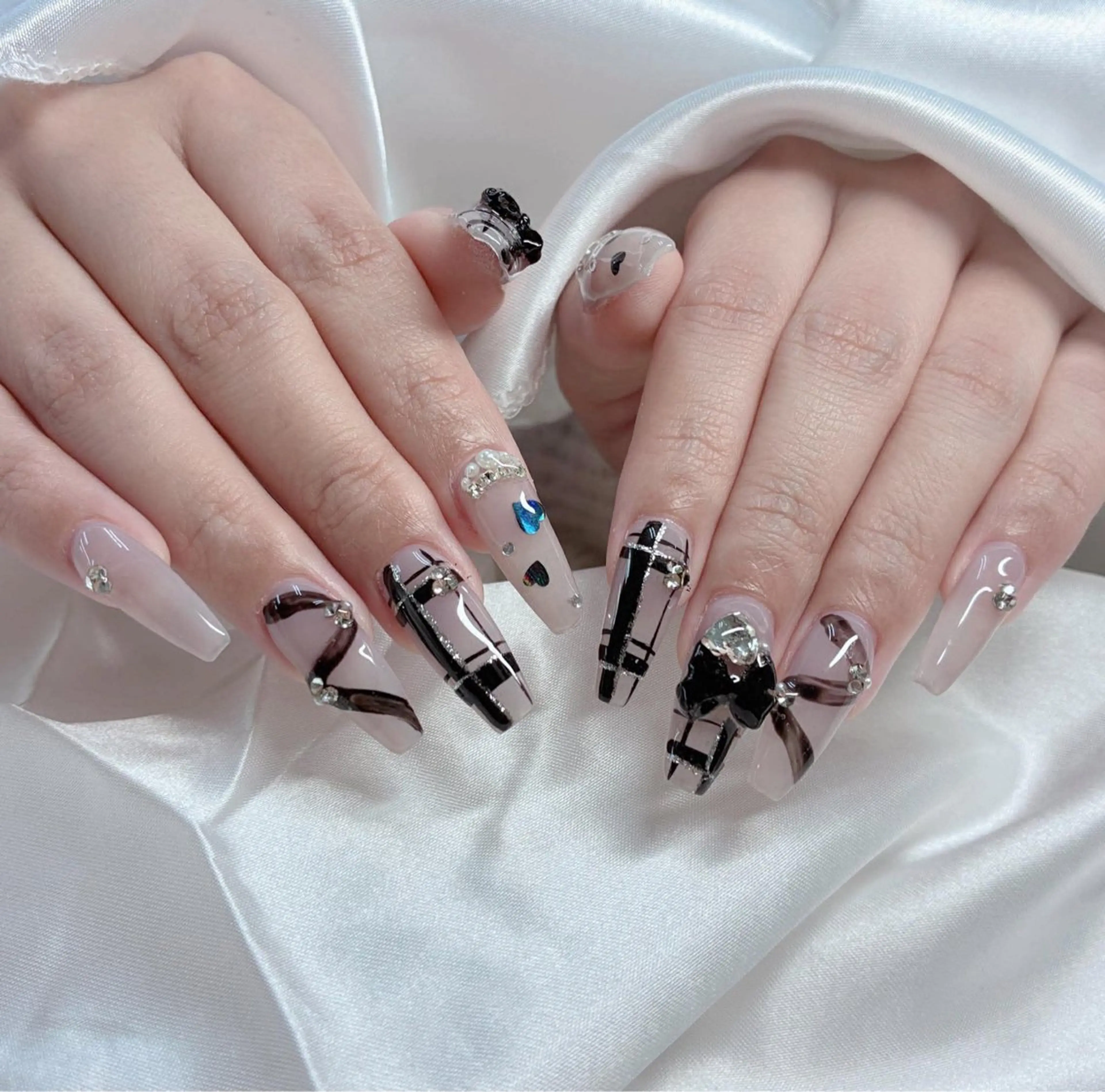 ネイル 桜ネイル フレンチネイル グラデーション 韓国ネイル マグネットネイル ハンドネイル ハンドケア Hara Nail 【パラジェル使用】のネイルデザイン